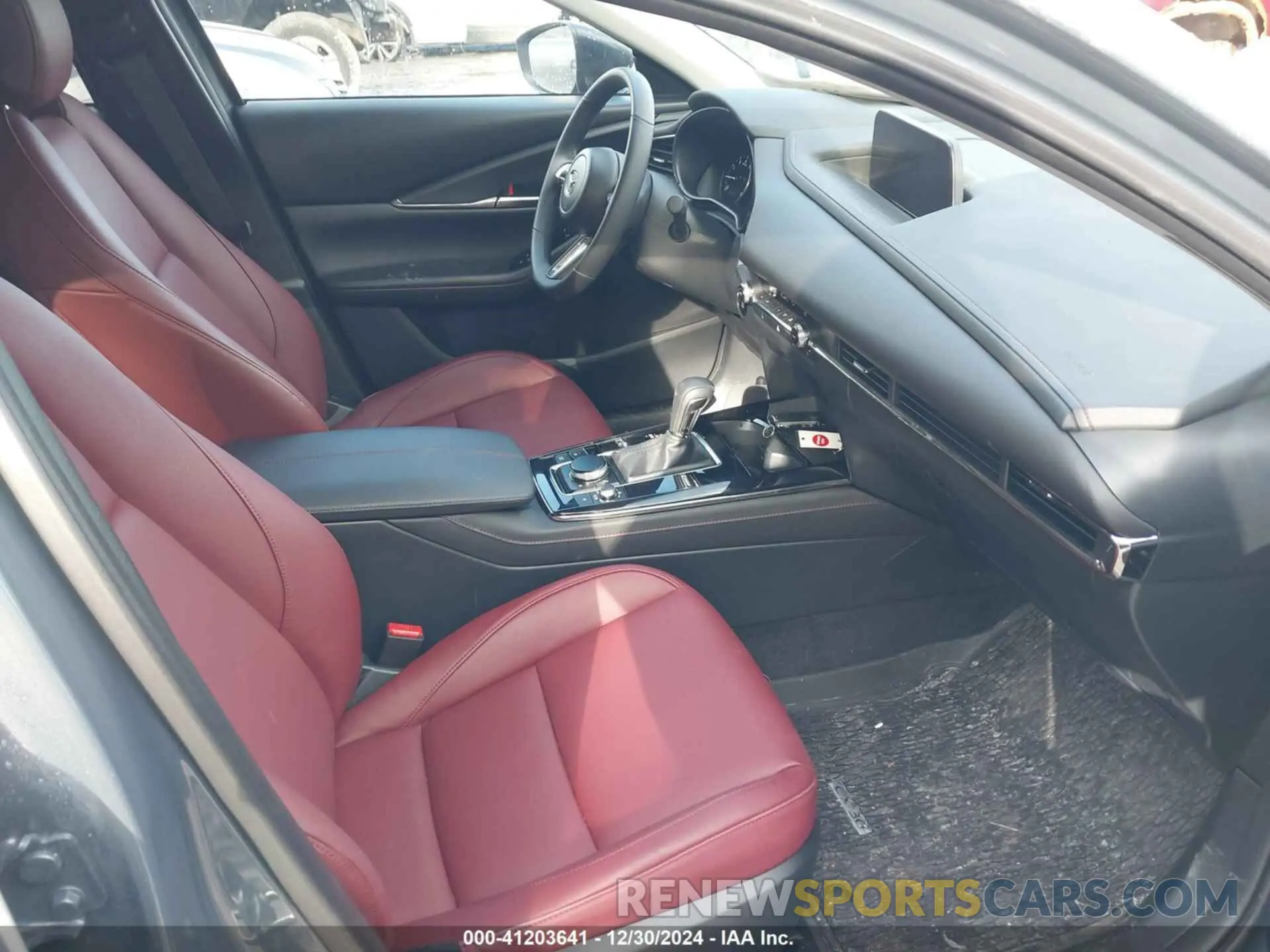5 fotografías del automóvil dañado 3MVDMBCM5RM720564 MAZDA CX-30 2024
