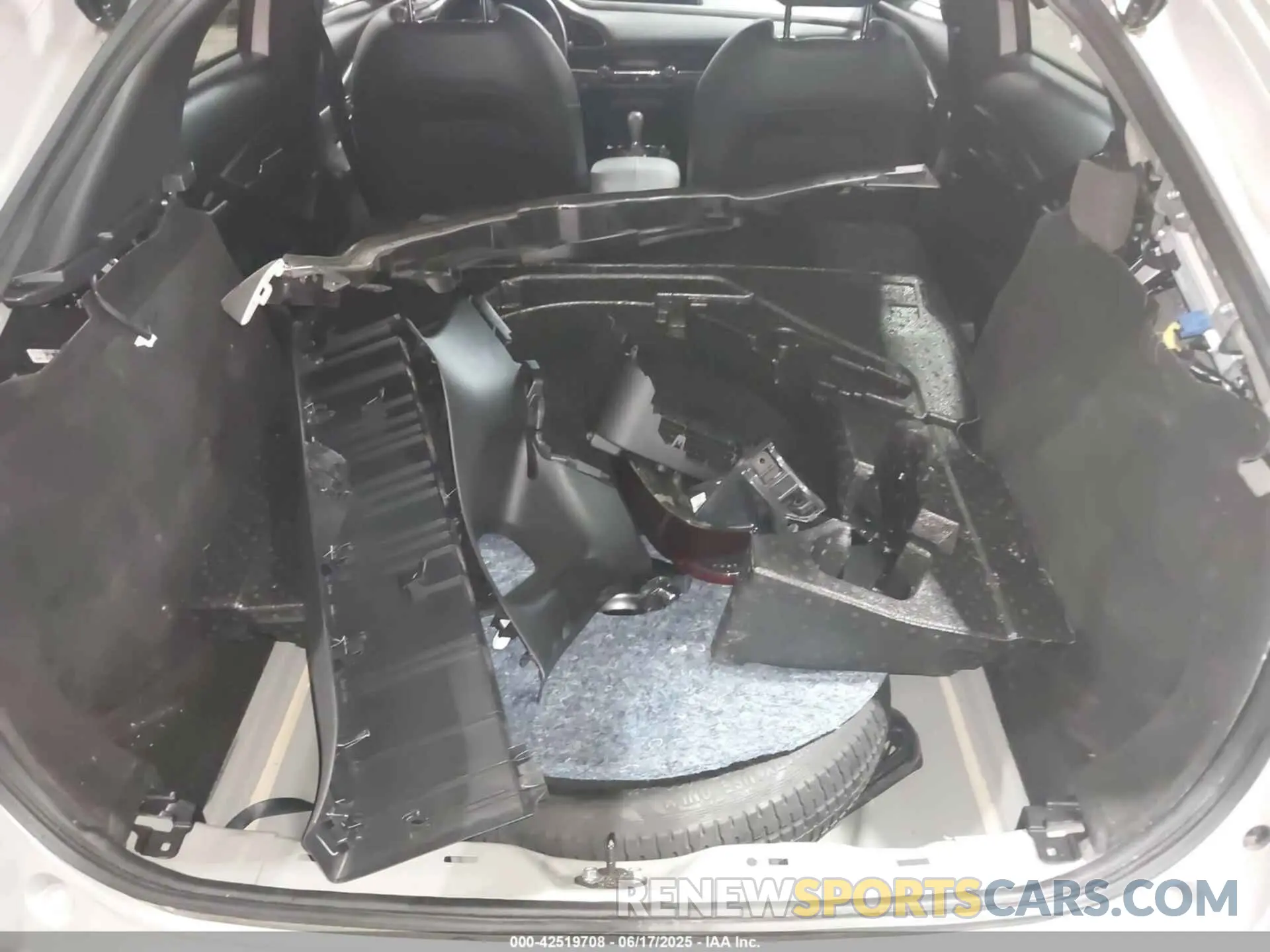 12 fotografías del automóvil dañado 3MVDMBCM6RM609392 MAZDA CX-30 2024