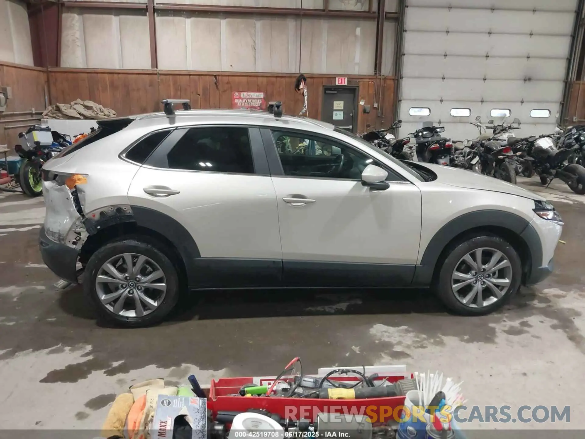 14 fotografías del automóvil dañado 3MVDMBCM6RM609392 MAZDA CX-30 2024