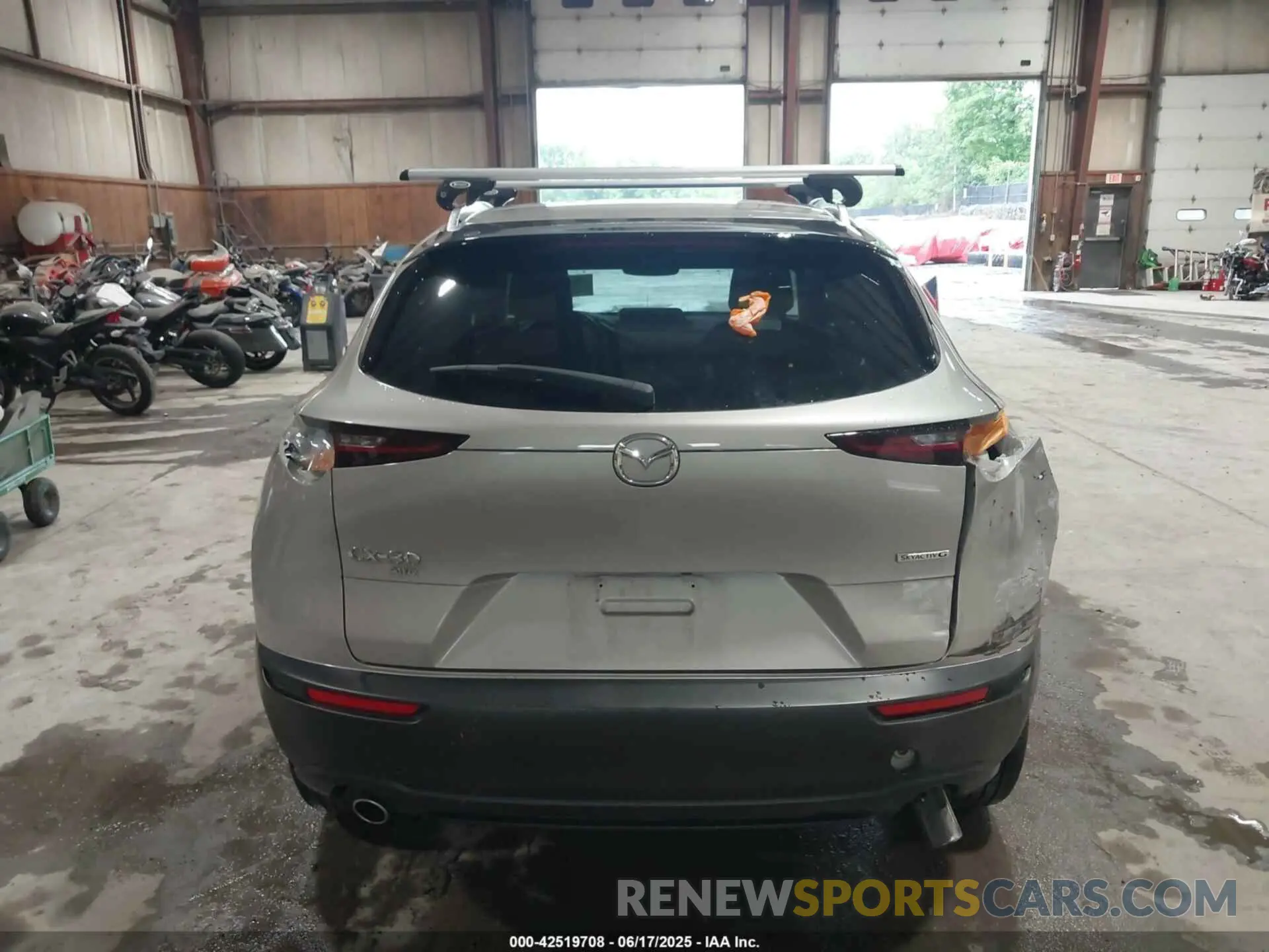 17 fotografías del automóvil dañado 3MVDMBCM6RM609392 MAZDA CX-30 2024