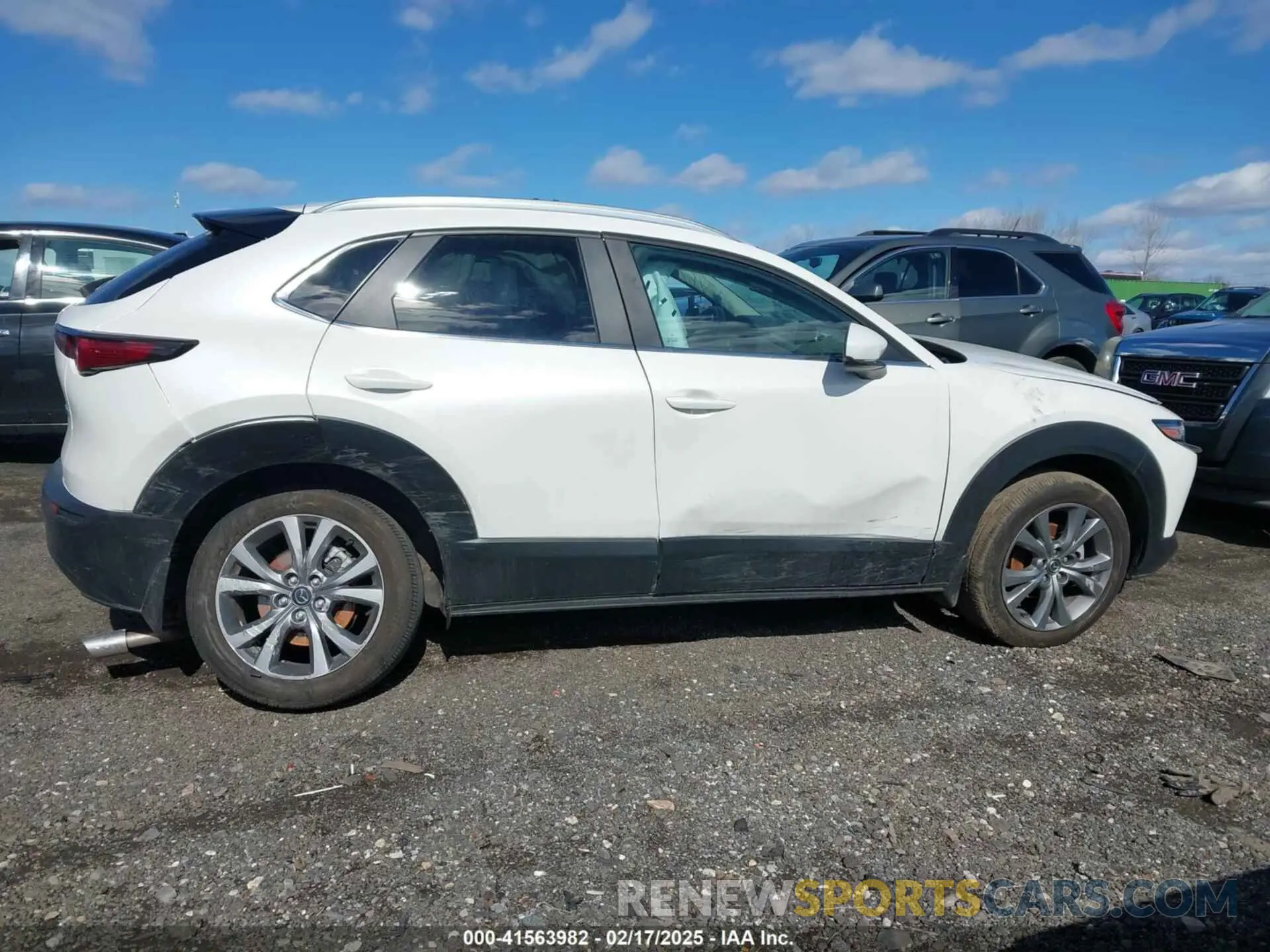 12 fotografías del automóvil dañado 3MVDMBCM6RM636186 MAZDA CX-30 2024