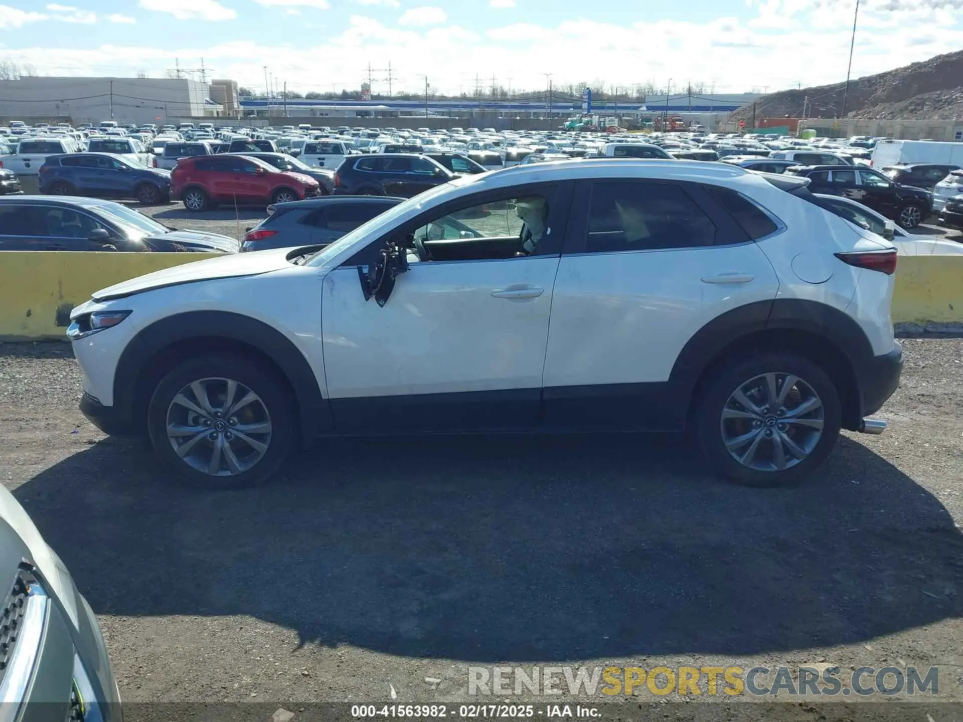 13 fotografías del automóvil dañado 3MVDMBCM6RM636186 MAZDA CX-30 2024