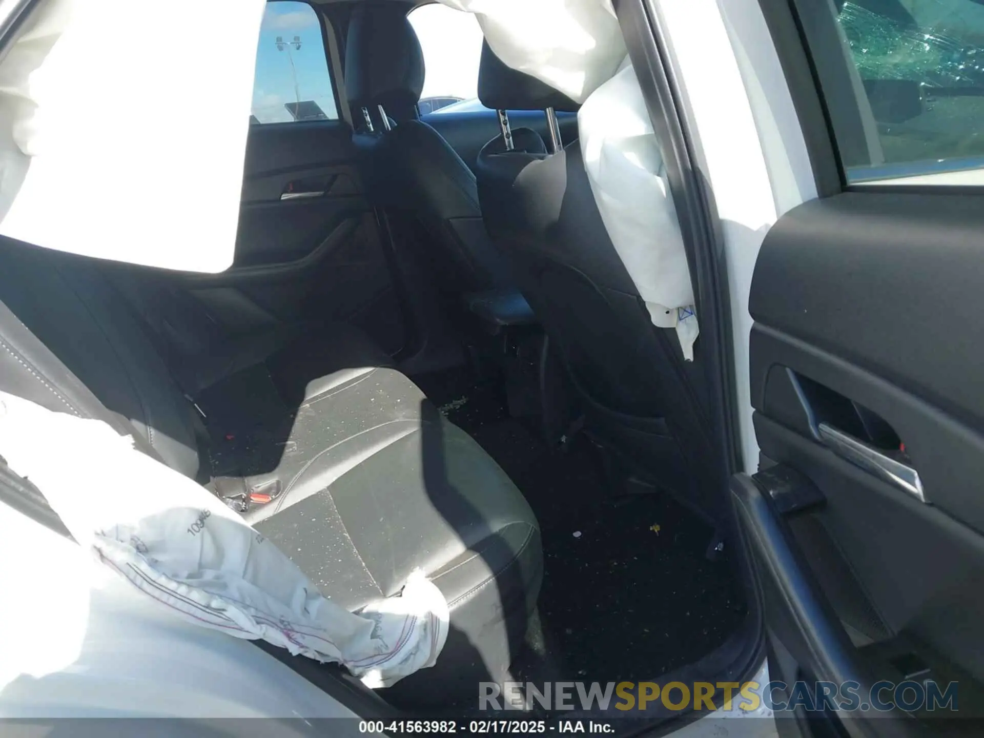 8 fotografías del automóvil dañado 3MVDMBCM6RM636186 MAZDA CX-30 2024
