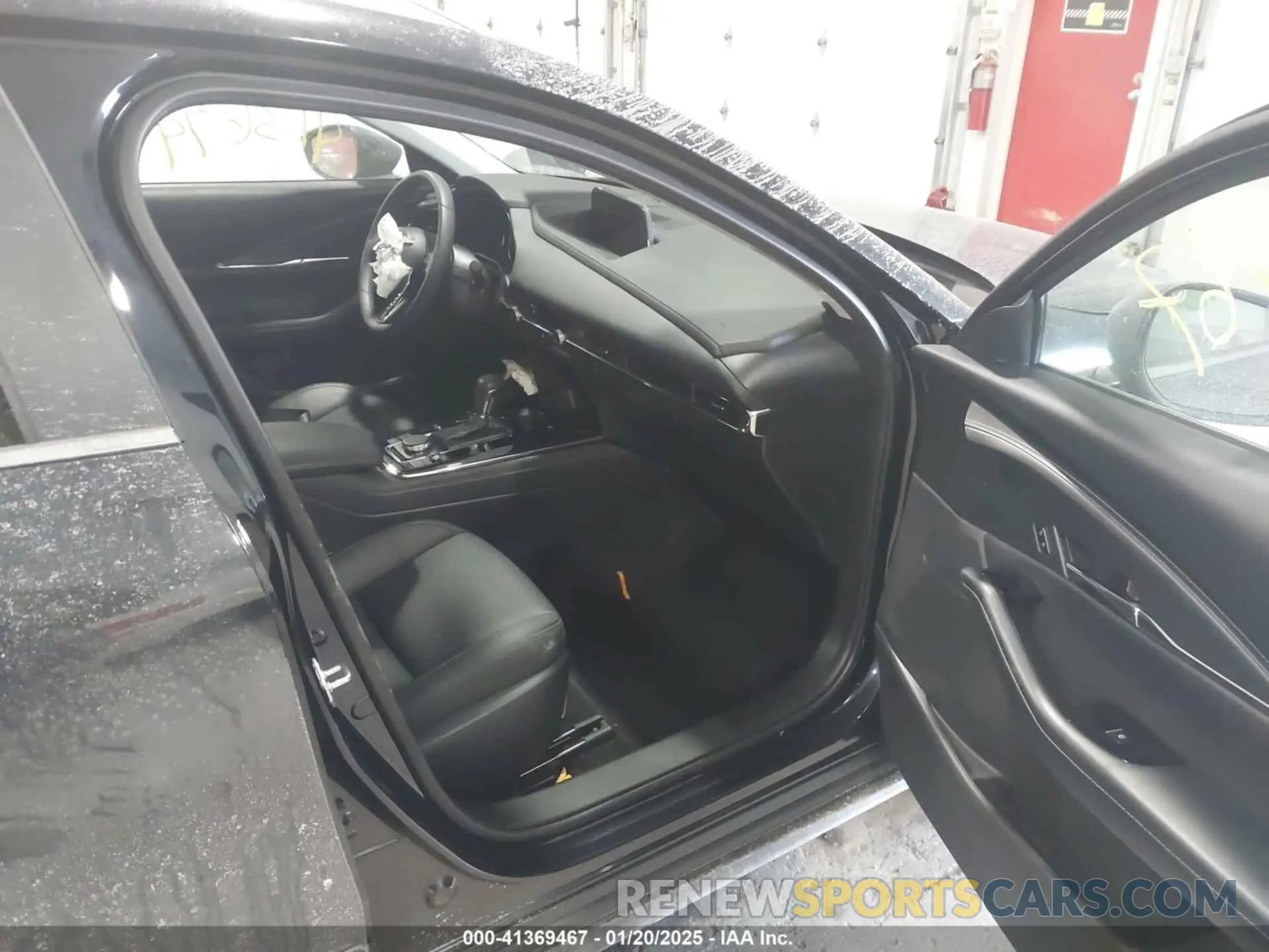 5 fotografías del automóvil dañado 3MVDMBCM6RM638150 MAZDA CX-30 2024