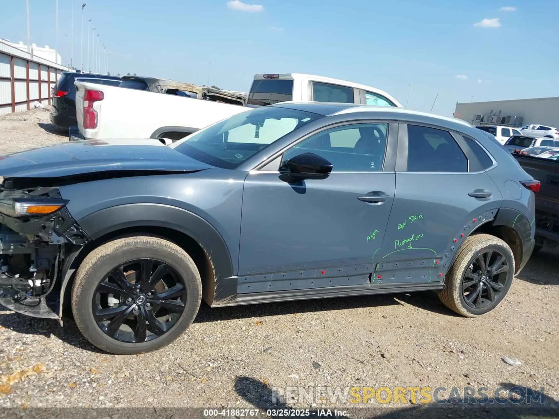 15 fotografías del automóvil dañado 3MVDMBCM6RM682780 MAZDA CX-30 2024