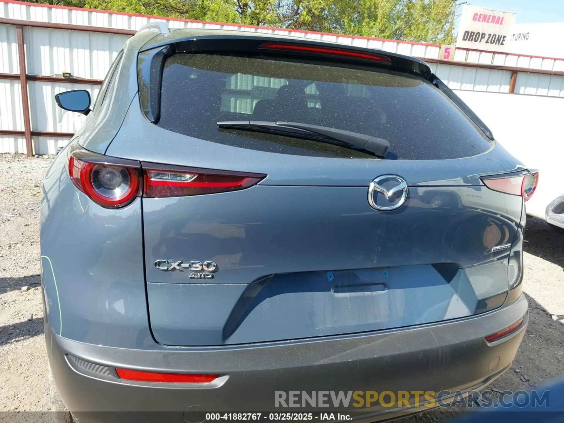 17 fotografías del automóvil dañado 3MVDMBCM6RM682780 MAZDA CX-30 2024