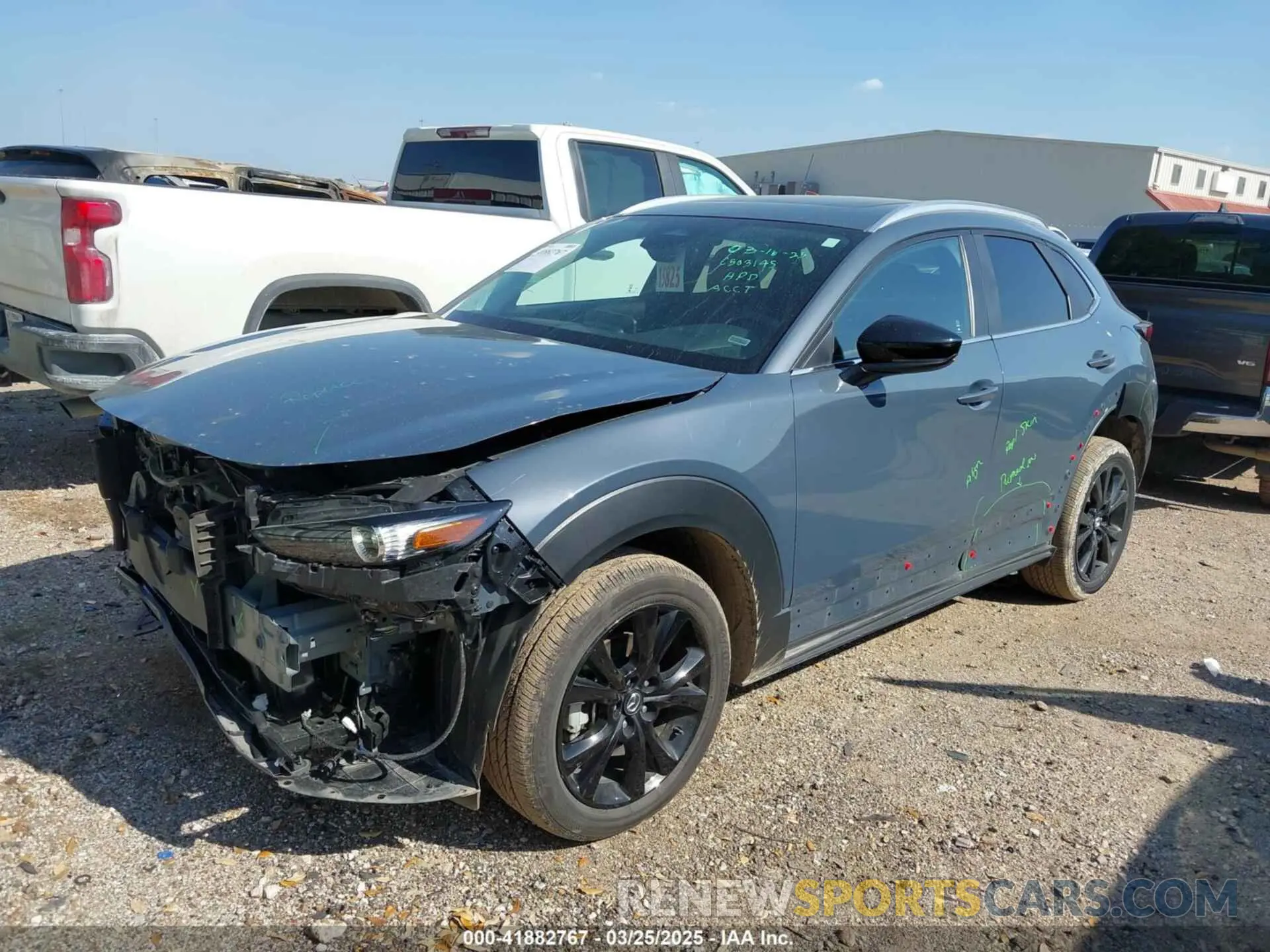 2 fotografías del automóvil dañado 3MVDMBCM6RM682780 MAZDA CX-30 2024
