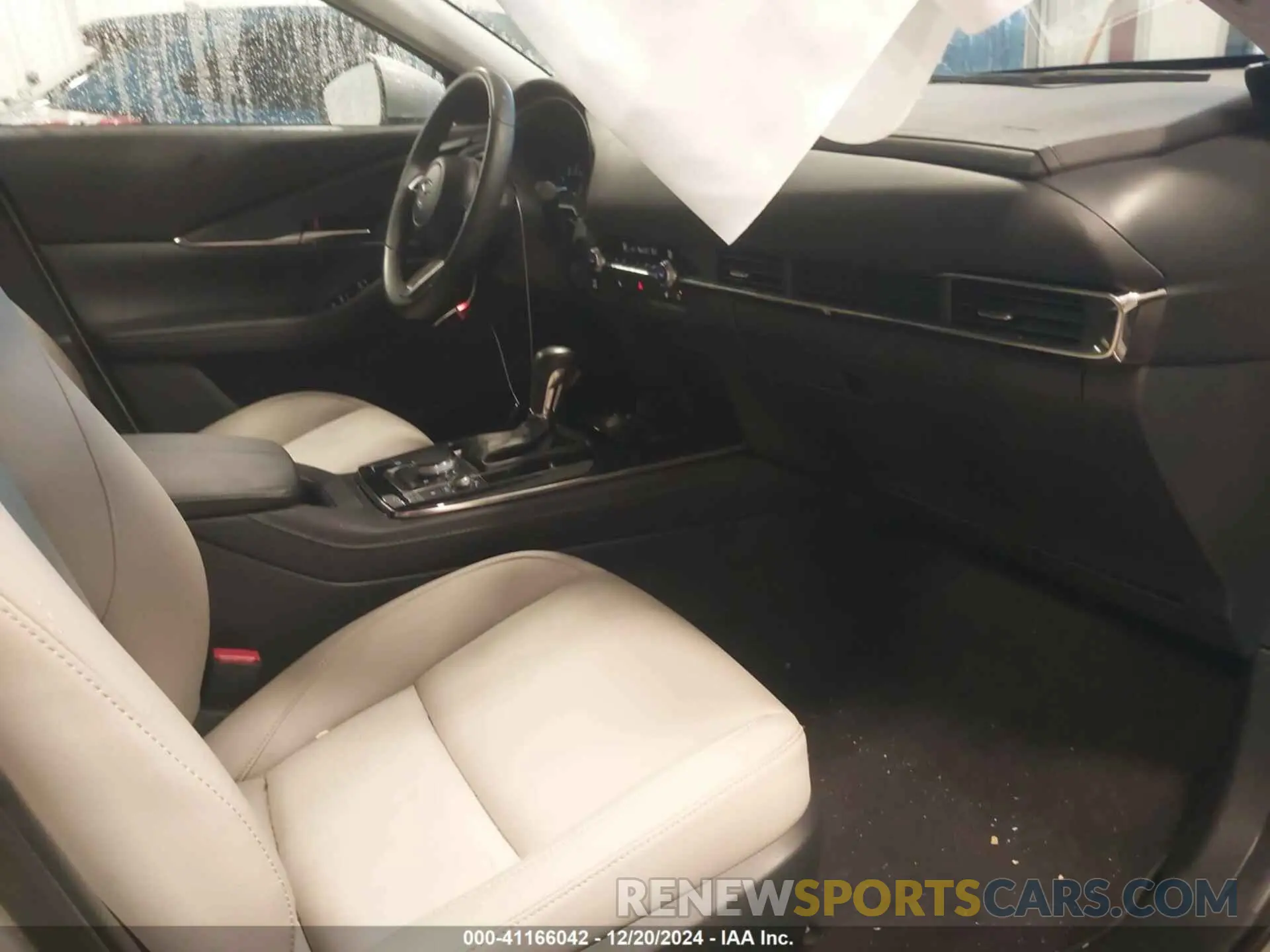 5 fotografías del automóvil dañado 3MVDMBCM6RM699997 MAZDA CX-30 2024