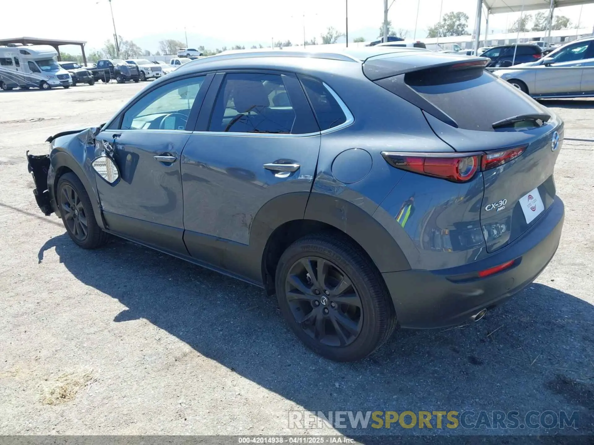 3 fotografías del automóvil dañado 3MVDMBCM6RM721139 MAZDA CX-30 2024