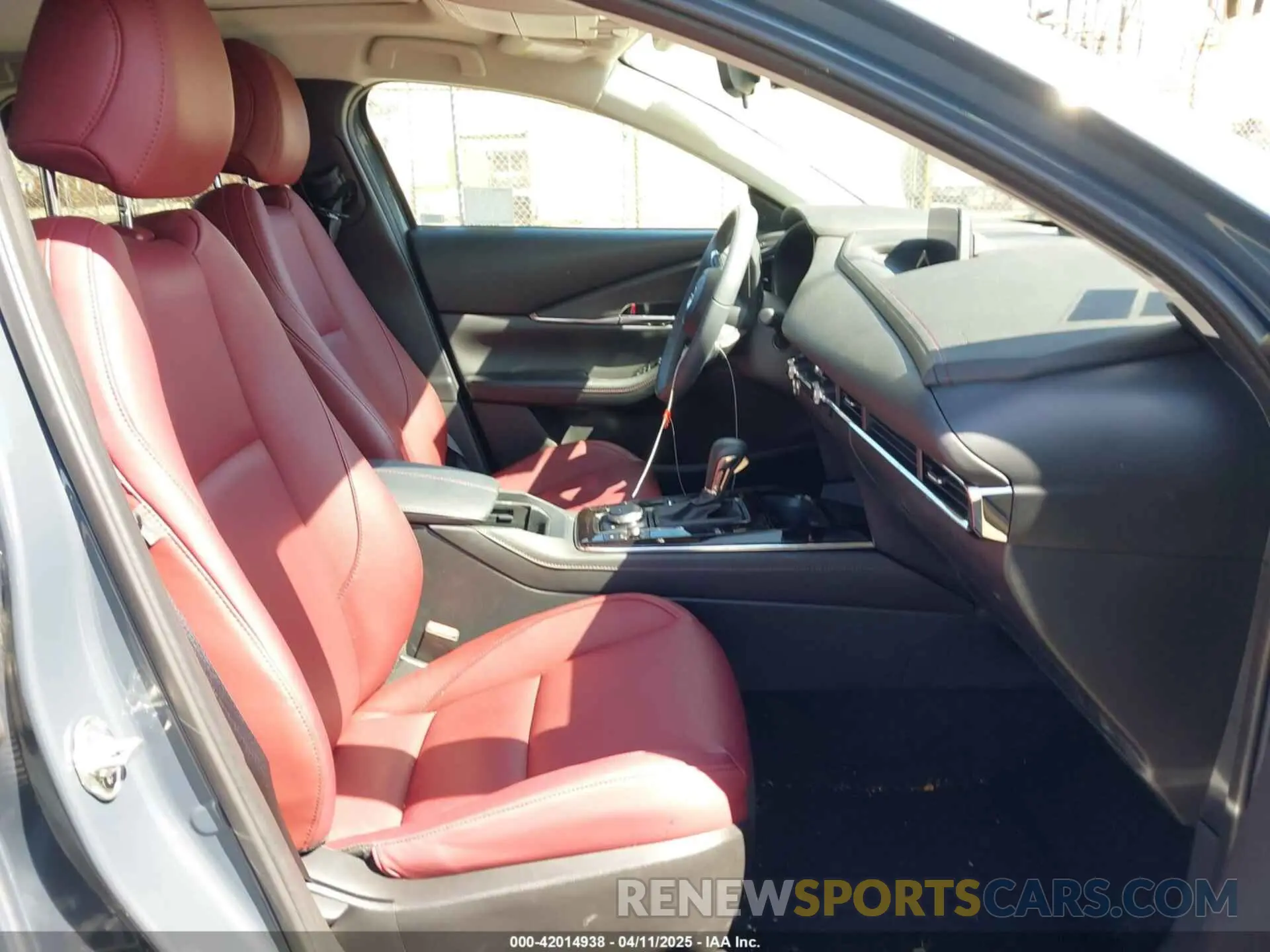 5 fotografías del automóvil dañado 3MVDMBCM6RM721139 MAZDA CX-30 2024