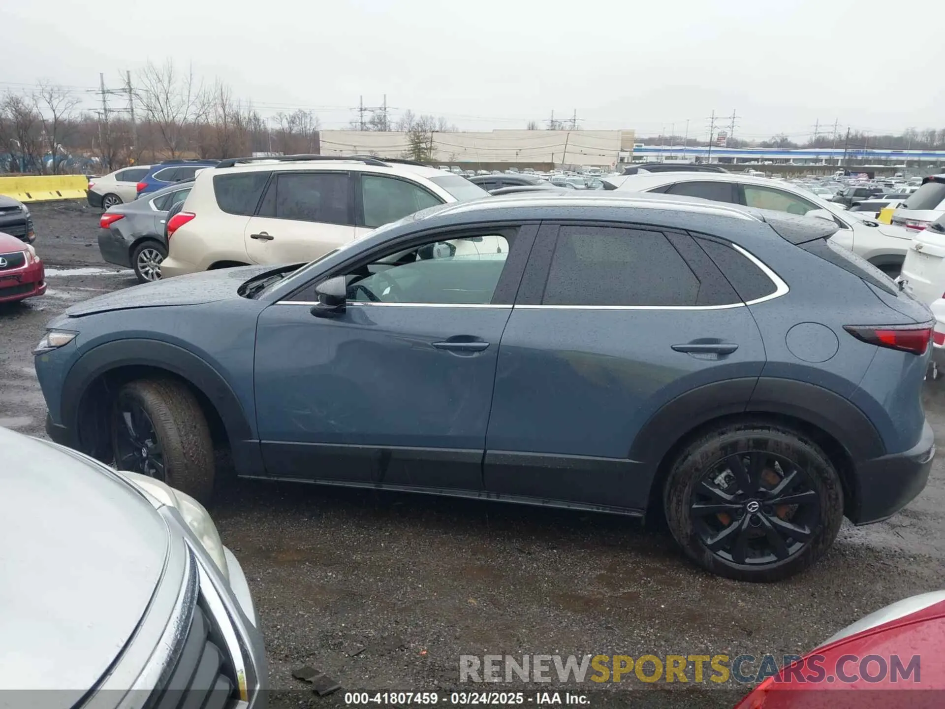 14 fotografías del automóvil dañado 3MVDMBCM7RM606050 MAZDA CX-30 2024