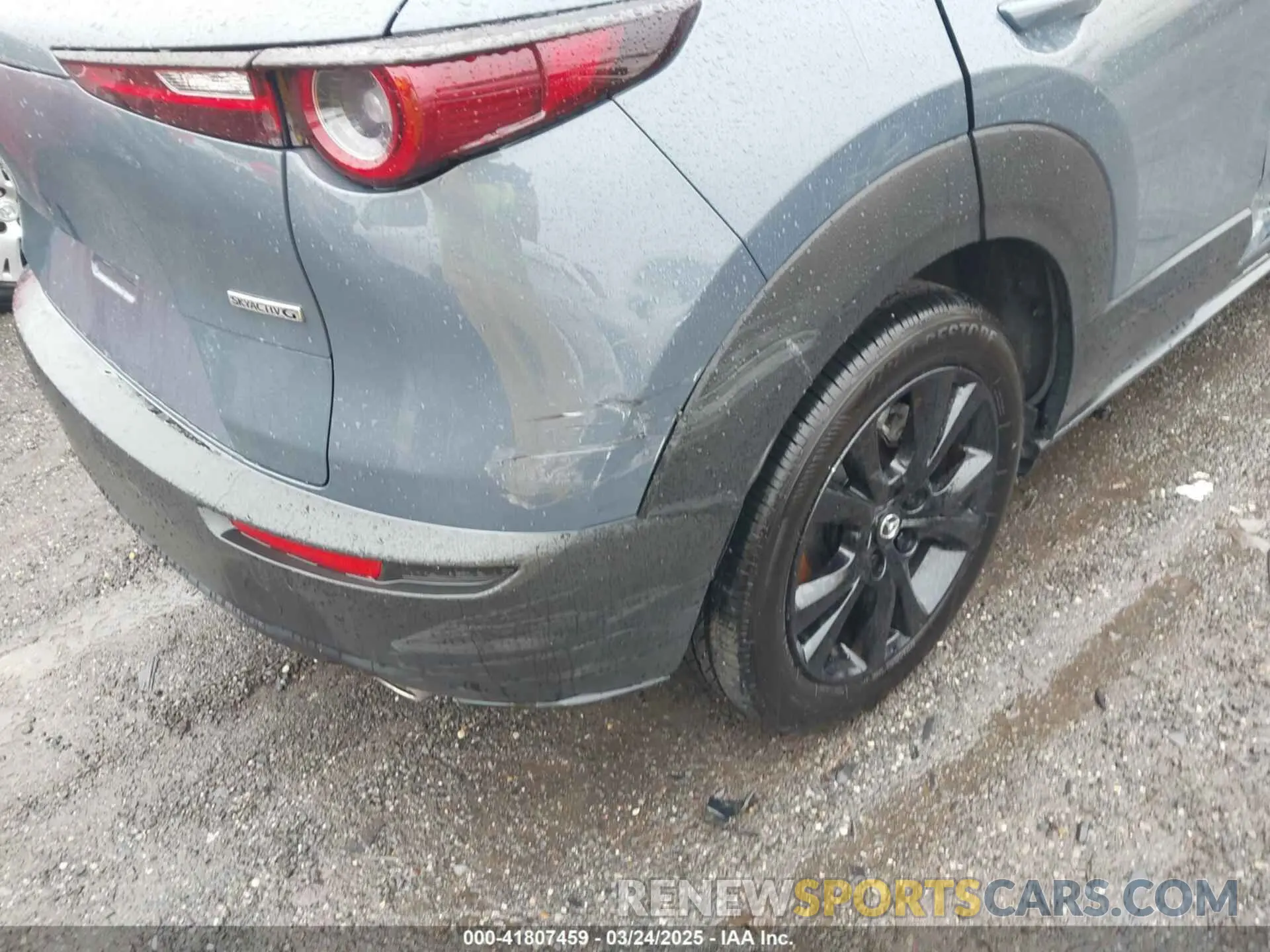 17 fotografías del automóvil dañado 3MVDMBCM7RM606050 MAZDA CX-30 2024