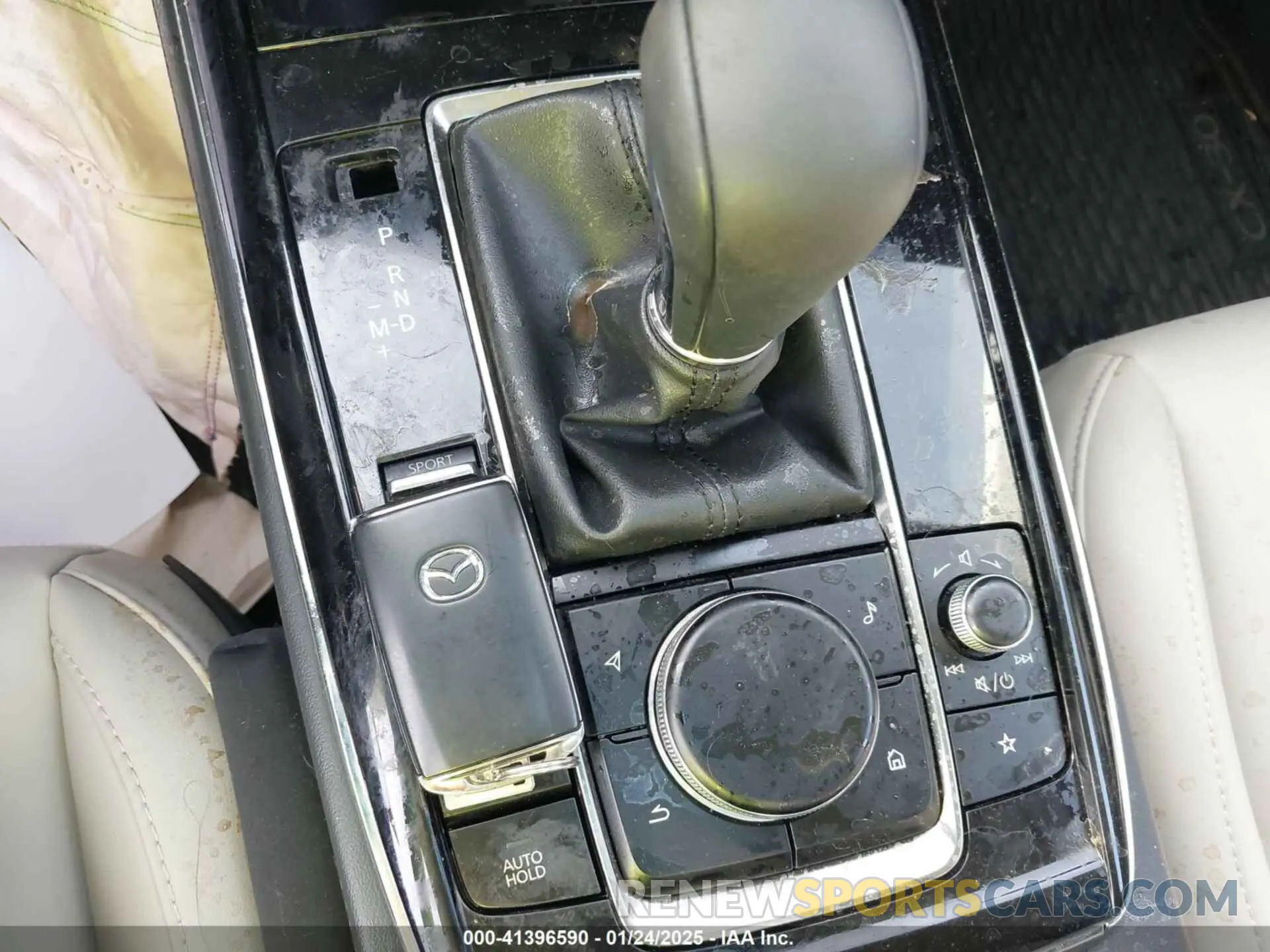 11 fotografías del automóvil dañado 3MVDMBCM7RM638304 MAZDA CX-30 2024