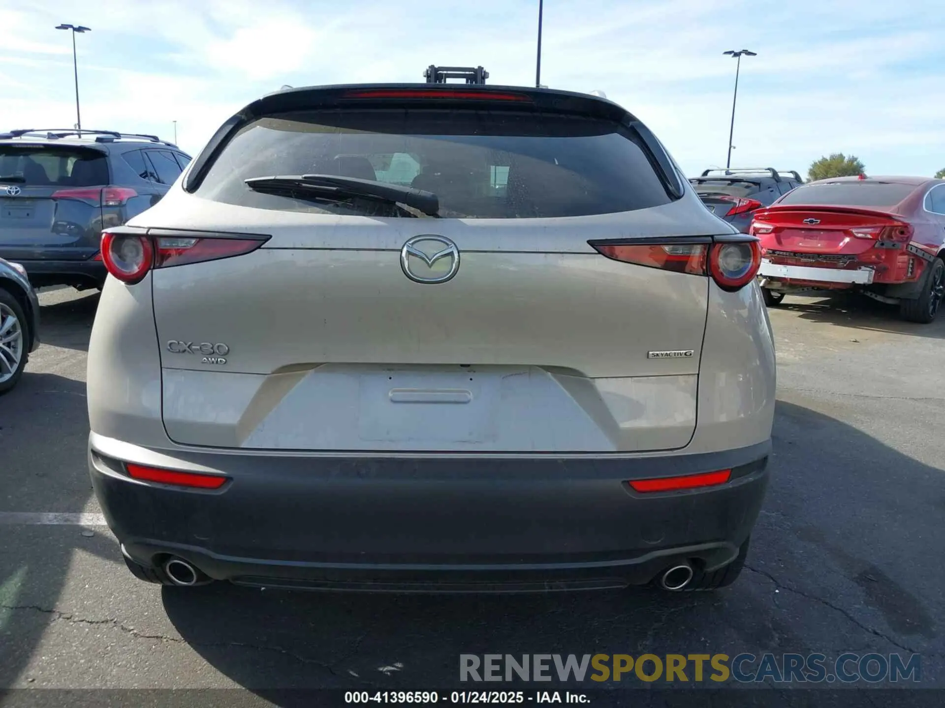 17 fotografías del automóvil dañado 3MVDMBCM7RM638304 MAZDA CX-30 2024