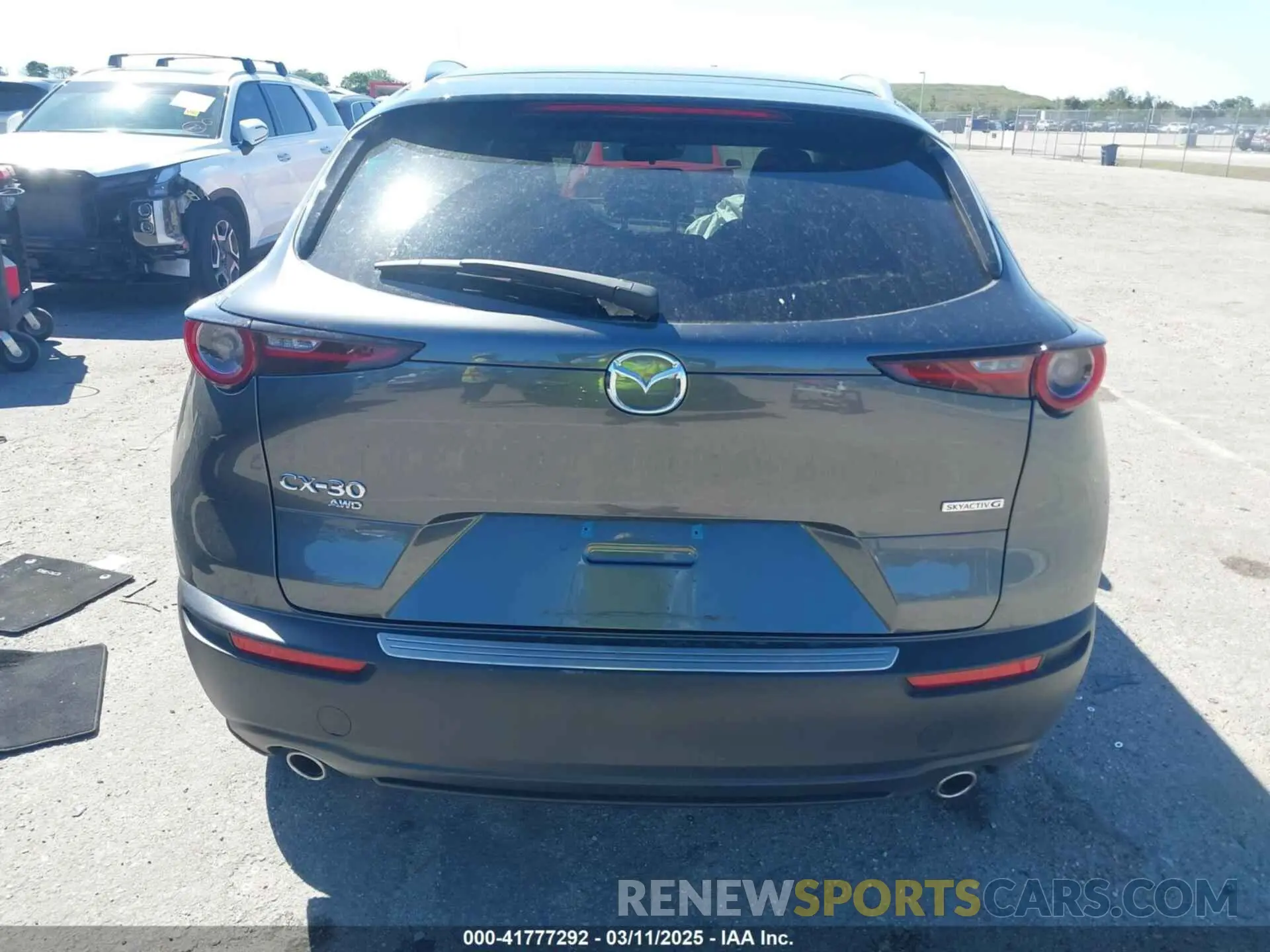 16 fotografías del automóvil dañado 3MVDMBCM7RM680214 MAZDA CX-30 2024