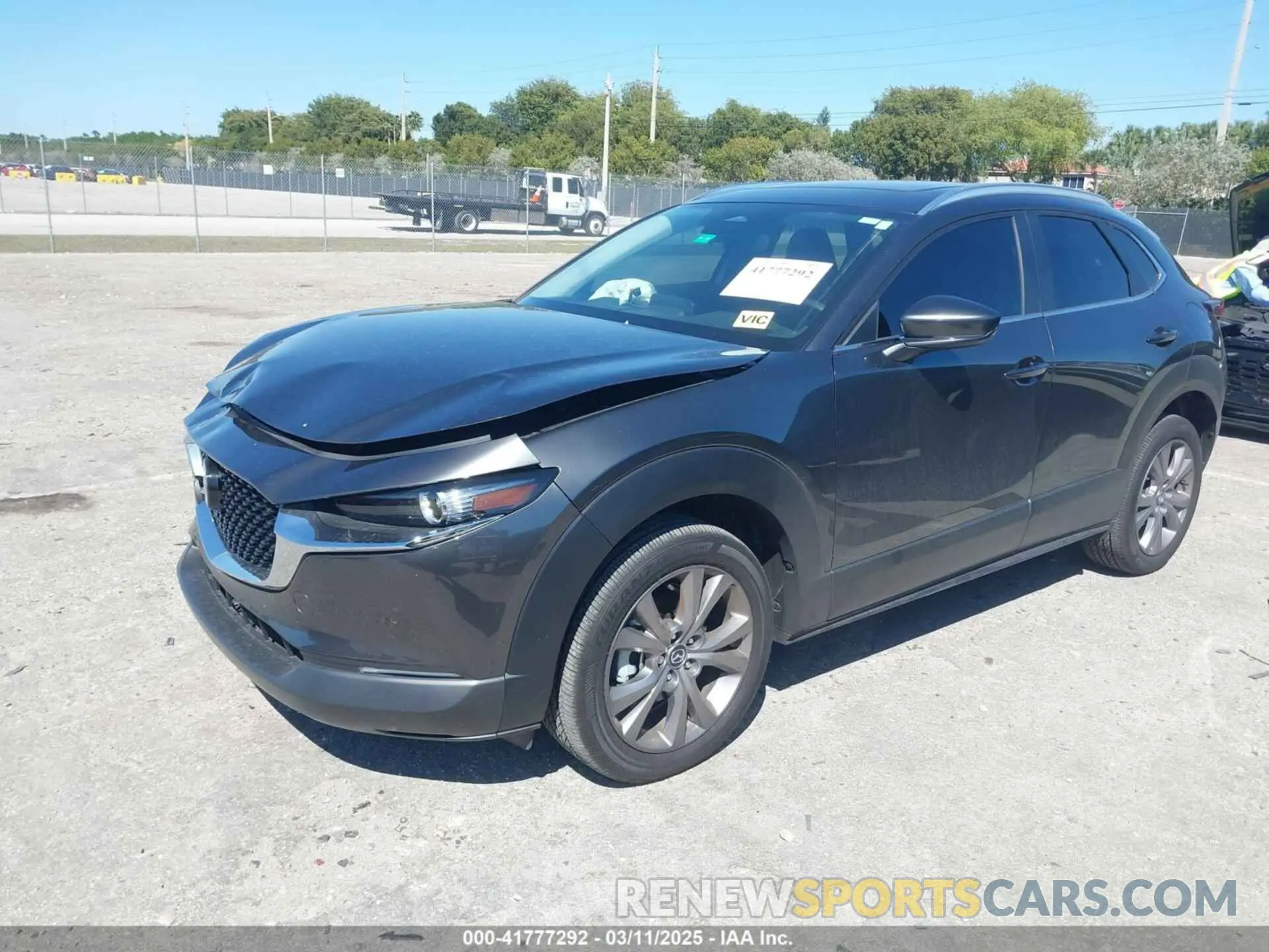 2 fotografías del automóvil dañado 3MVDMBCM7RM680214 MAZDA CX-30 2024