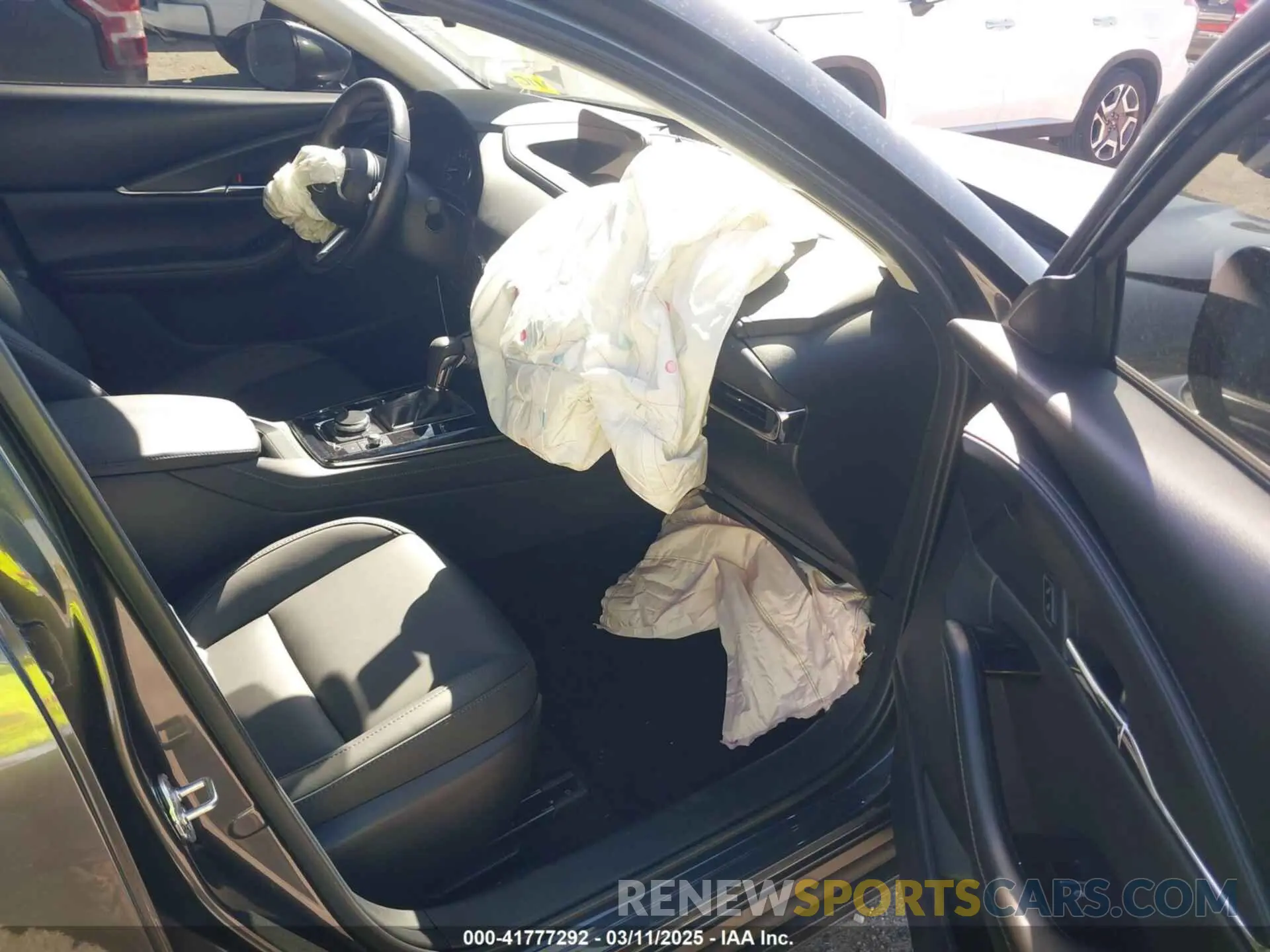 5 fotografías del automóvil dañado 3MVDMBCM7RM680214 MAZDA CX-30 2024