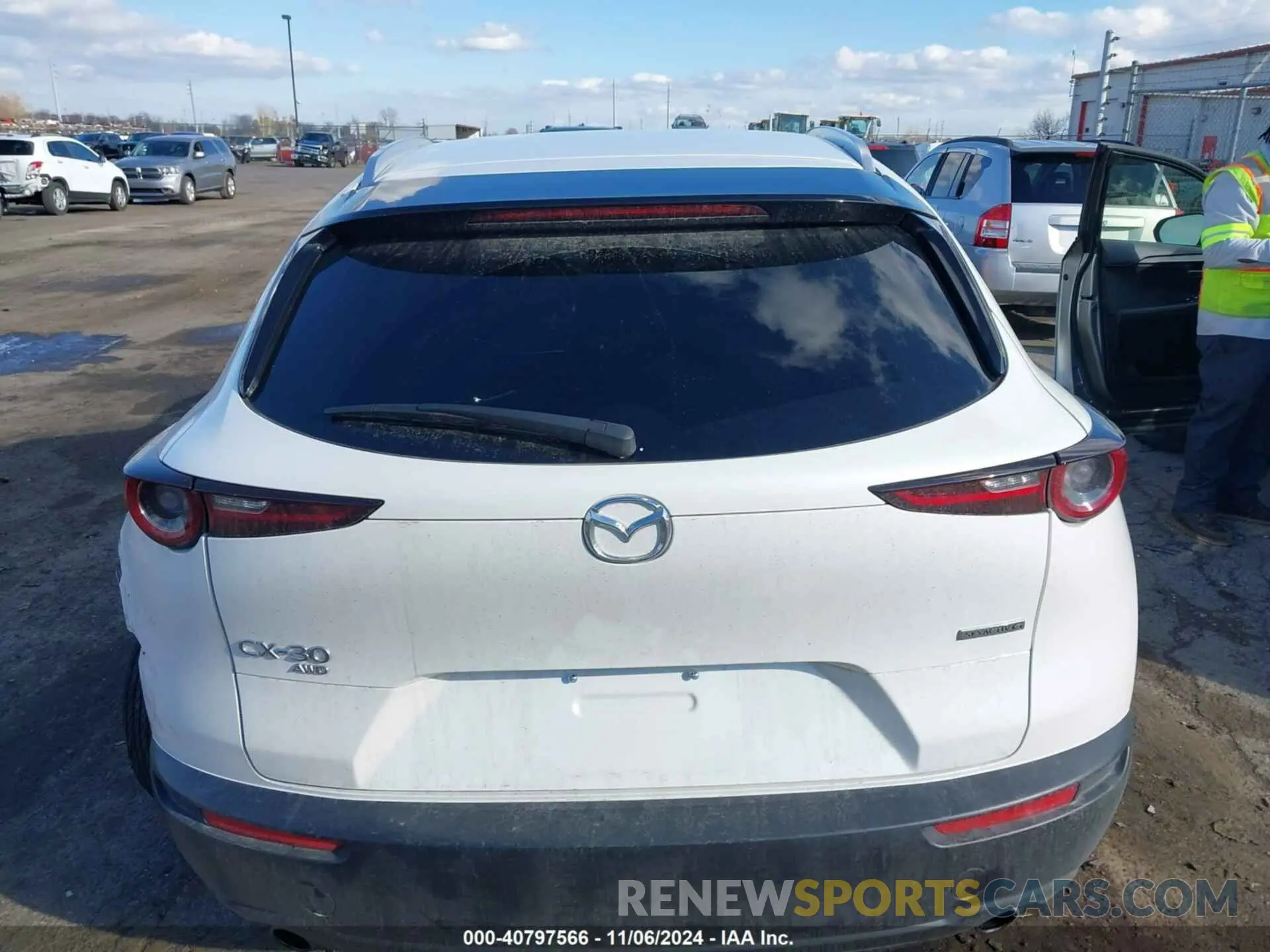 15 fotografías del automóvil dañado 3MVDMBCM8RM603044 MAZDA CX-30 2024