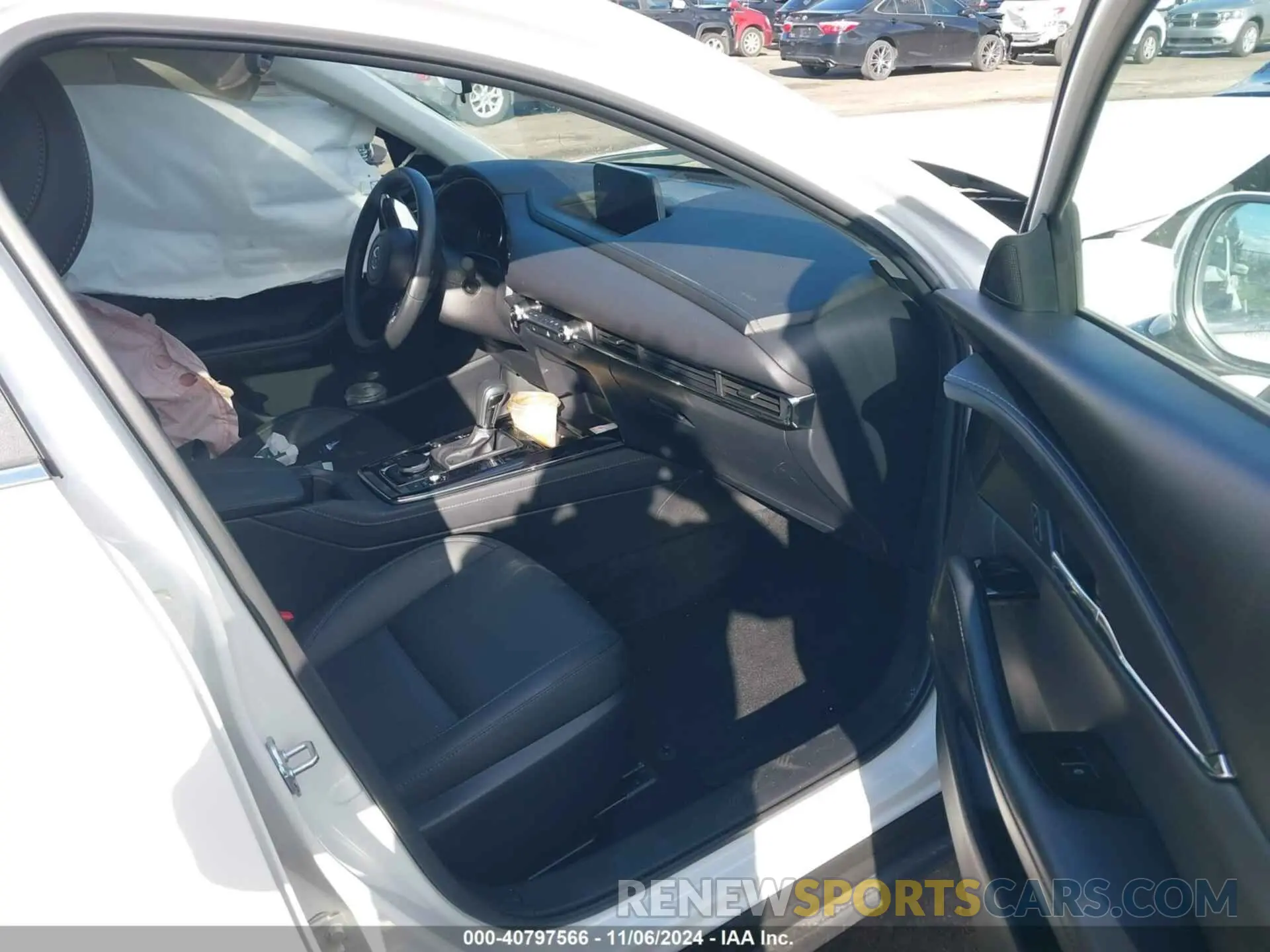 5 fotografías del automóvil dañado 3MVDMBCM8RM603044 MAZDA CX-30 2024