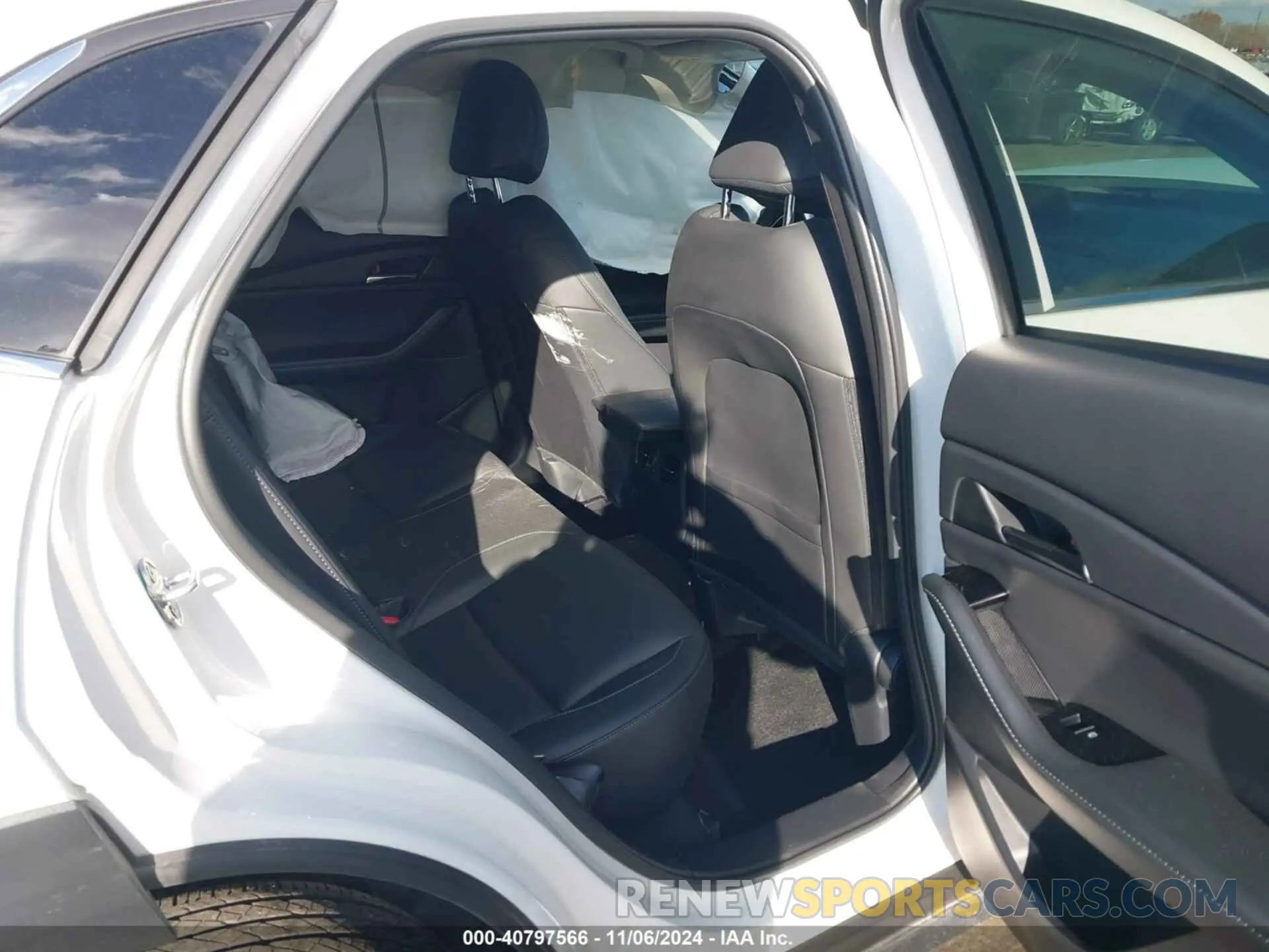 8 fotografías del automóvil dañado 3MVDMBCM8RM603044 MAZDA CX-30 2024