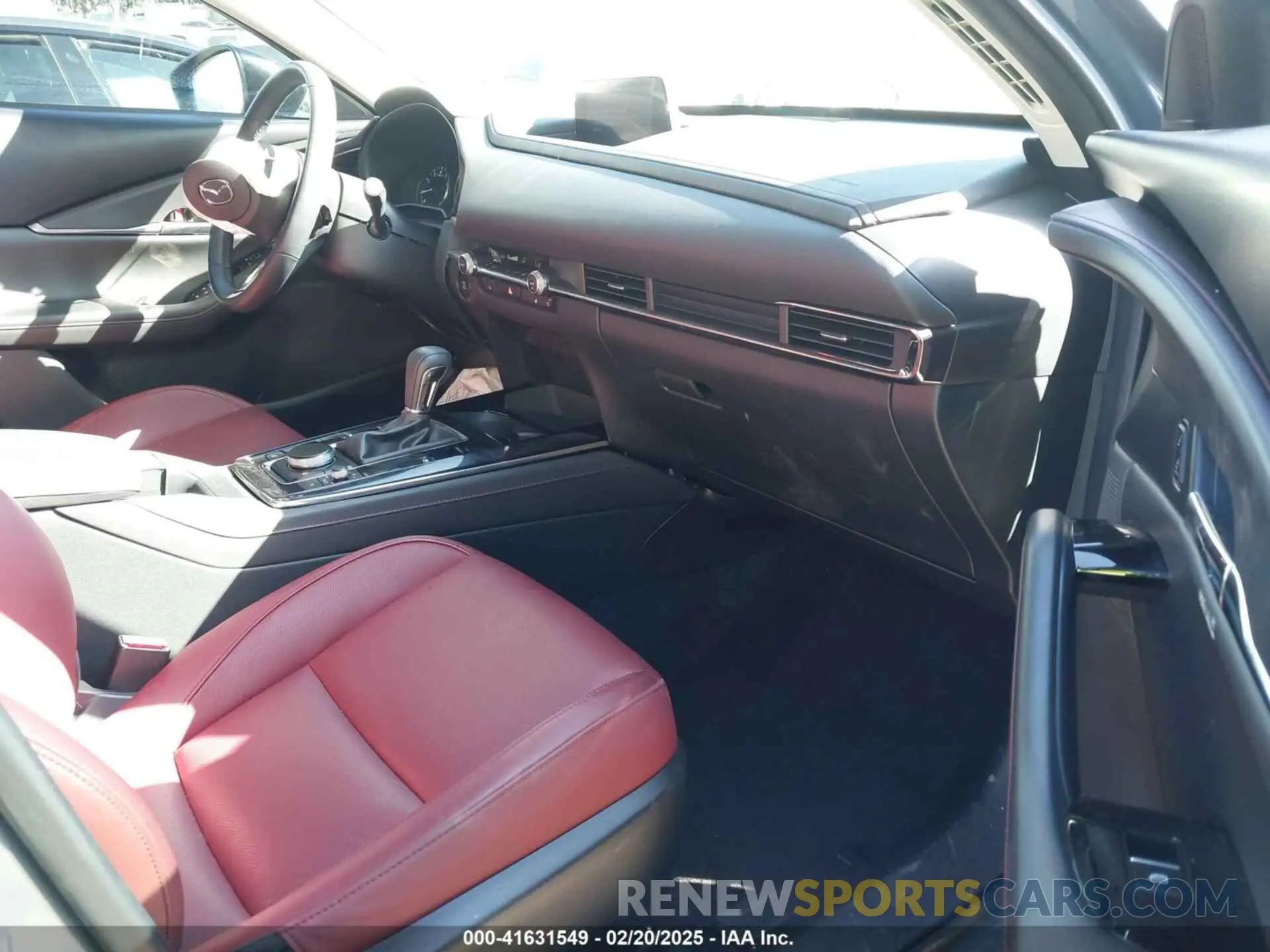 5 fotografías del automóvil dañado 3MVDMBCM9RM619298 MAZDA CX-30 2024