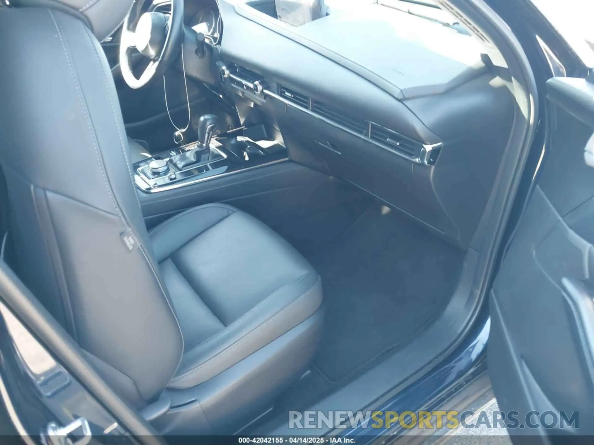 5 fotografías del automóvil dañado 3MVDMBCMXRM604020 MAZDA CX-30 2024