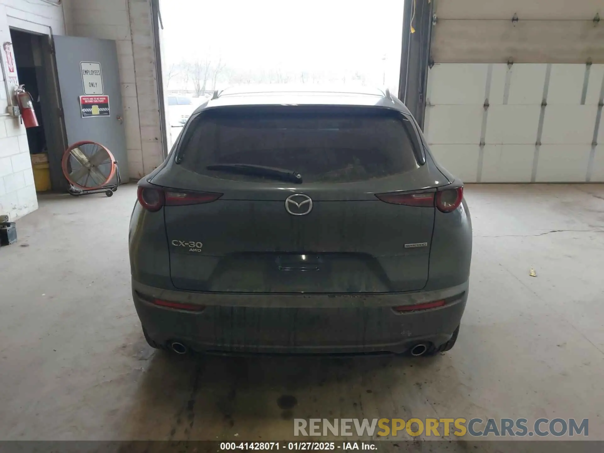 16 fotografías del automóvil dañado 3MVDMBCMXRM612697 MAZDA CX-30 2024