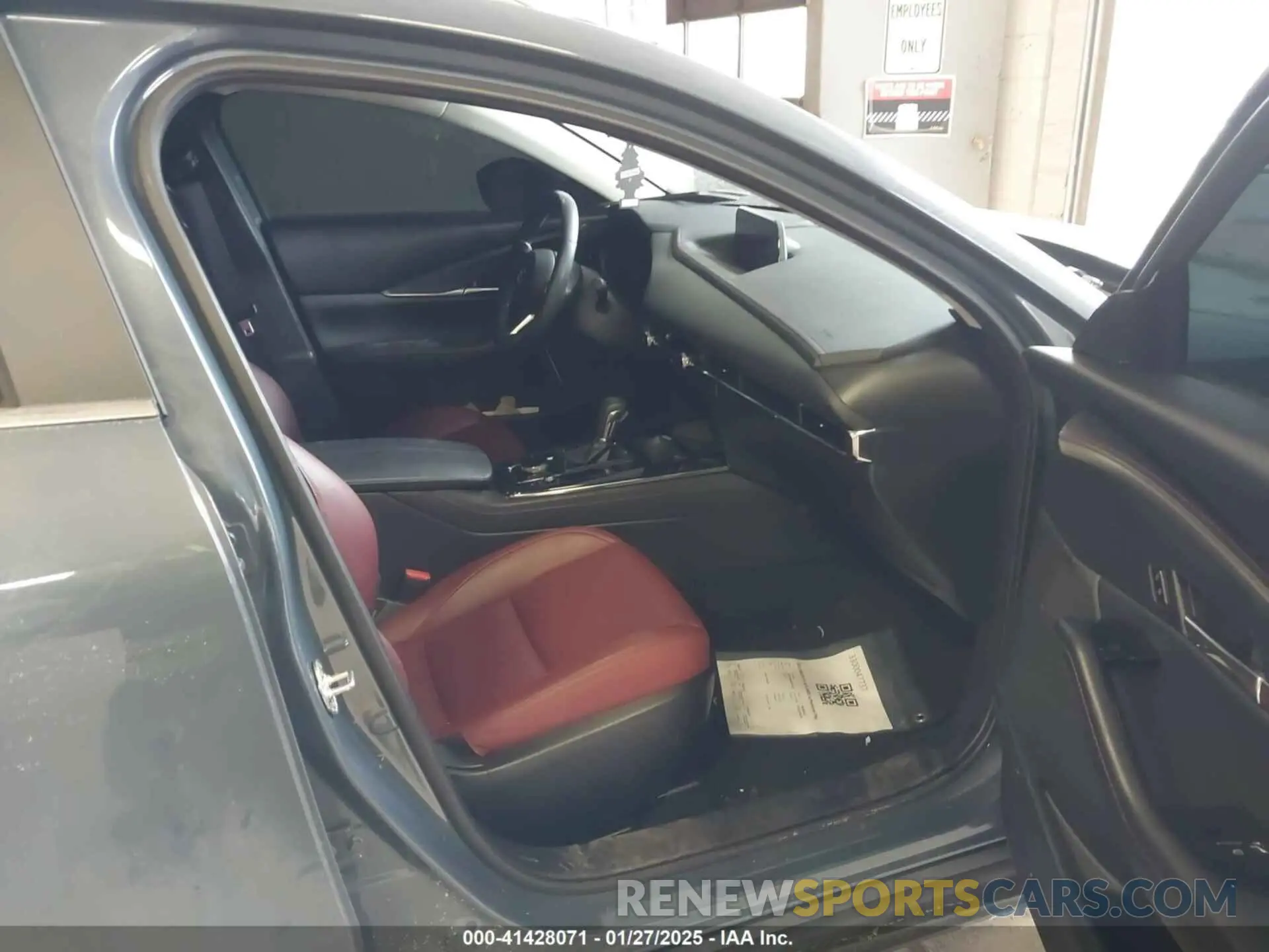 5 fotografías del automóvil dañado 3MVDMBCMXRM612697 MAZDA CX-30 2024