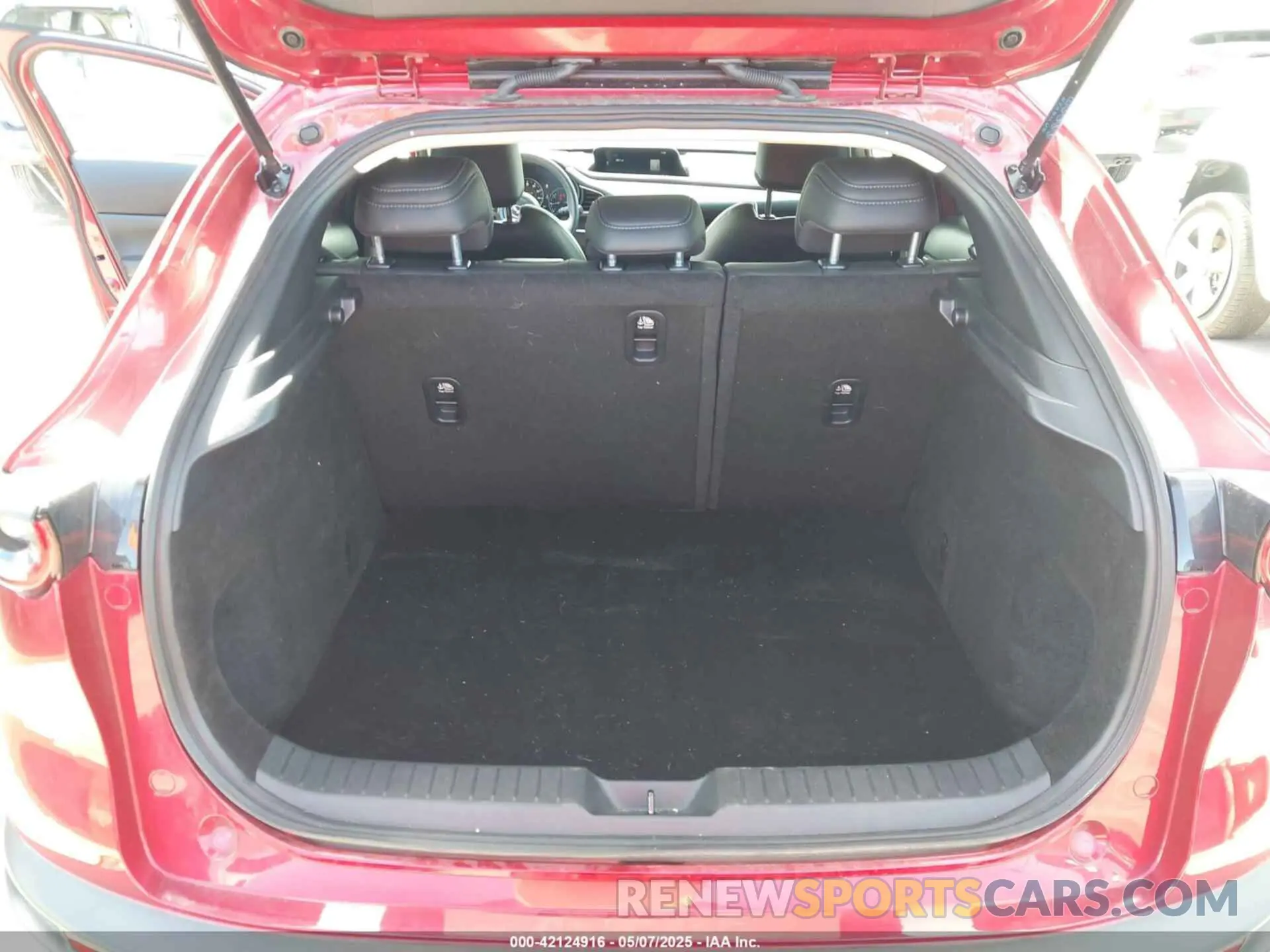 17 fotografías del automóvil dañado 3MVDMBCMXRM619875 MAZDA CX-30 2024