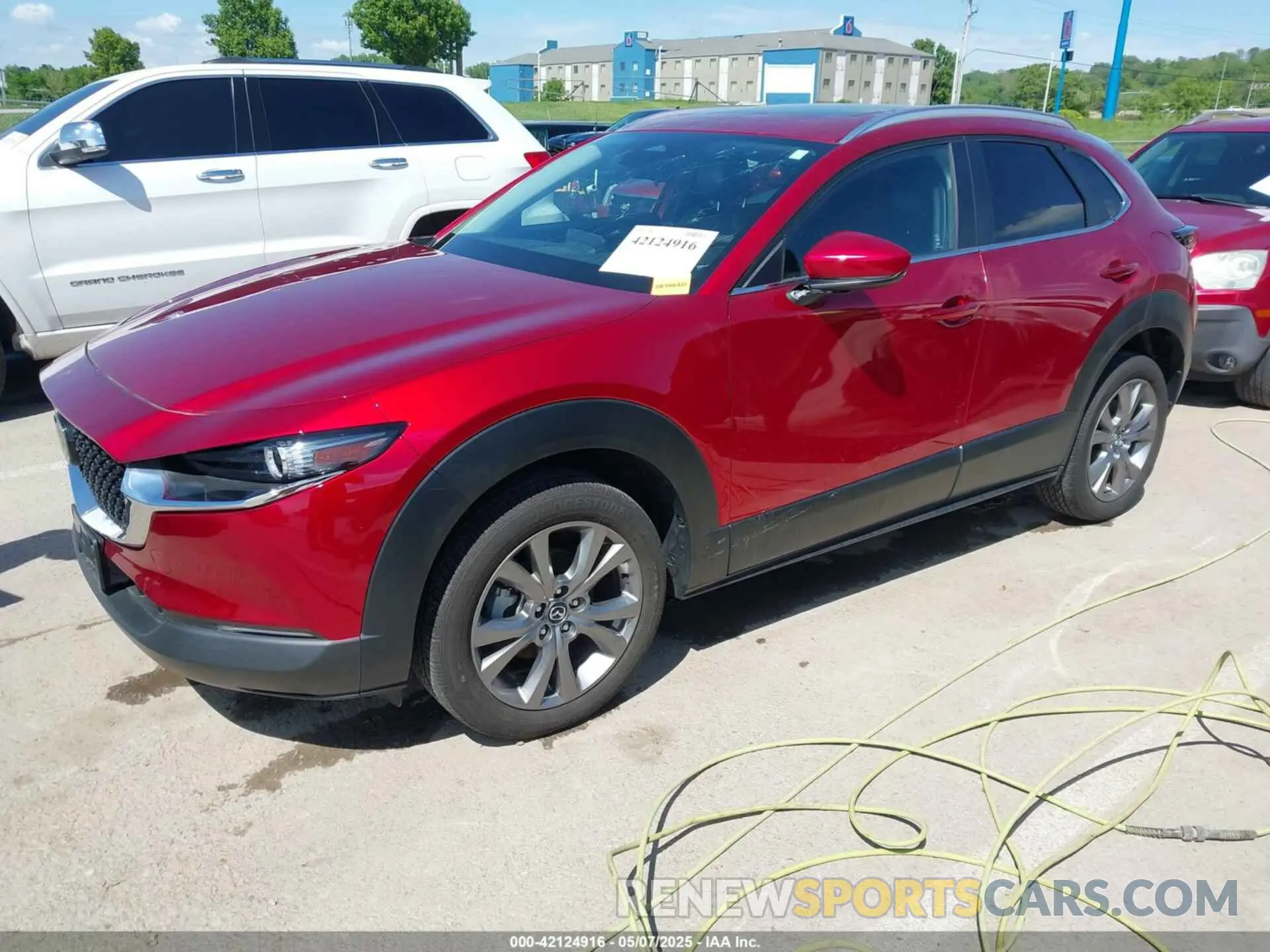 2 fotografías del automóvil dañado 3MVDMBCMXRM619875 MAZDA CX-30 2024