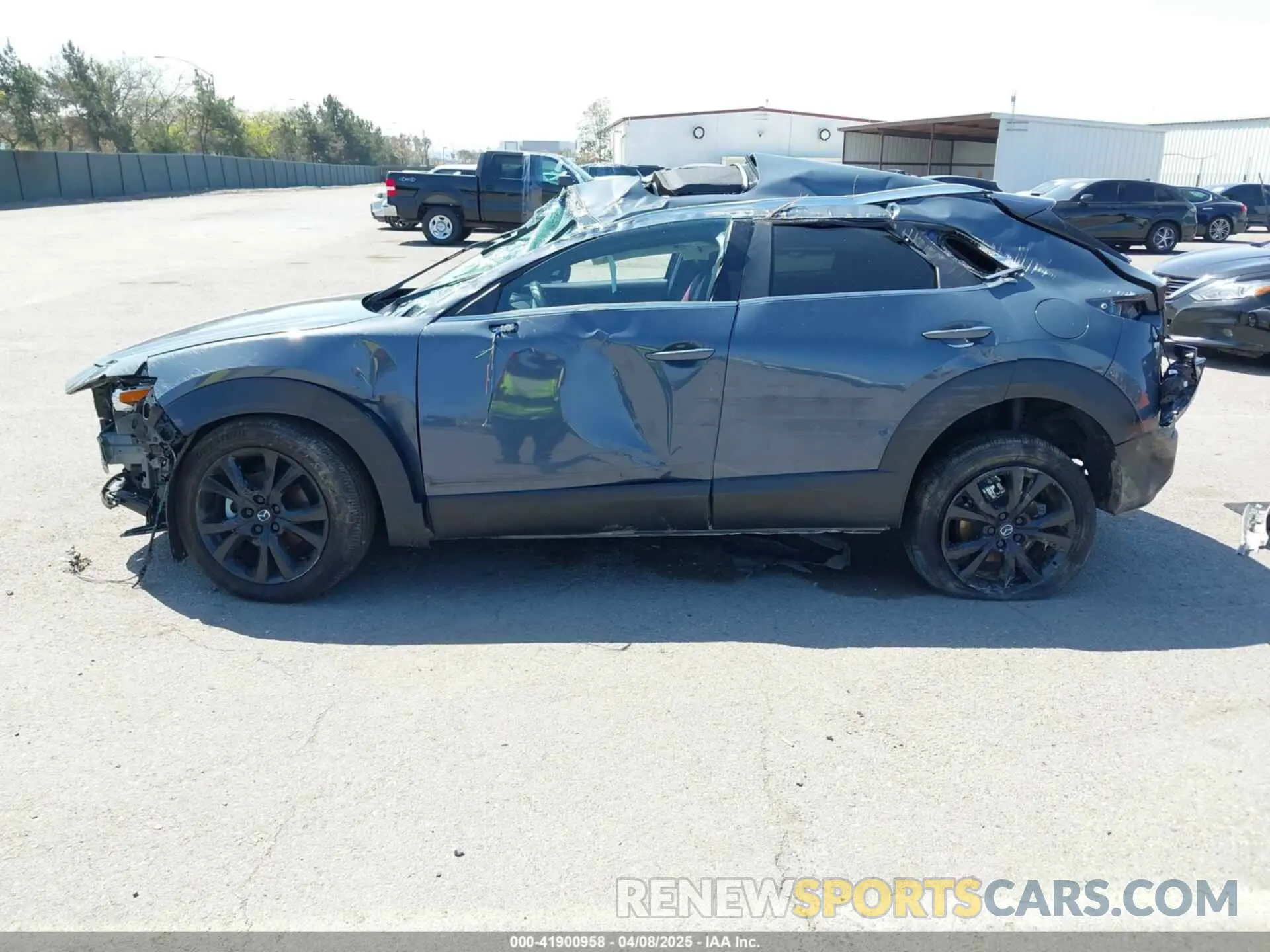 13 fotografías del automóvil dañado 3MVDMBCMXRM640631 MAZDA CX-30 2024