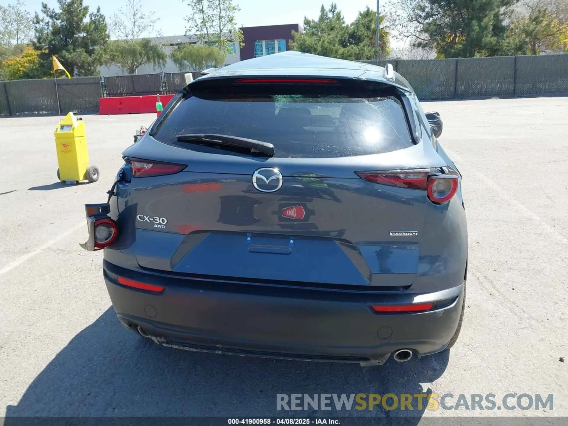 15 fotografías del automóvil dañado 3MVDMBCMXRM640631 MAZDA CX-30 2024