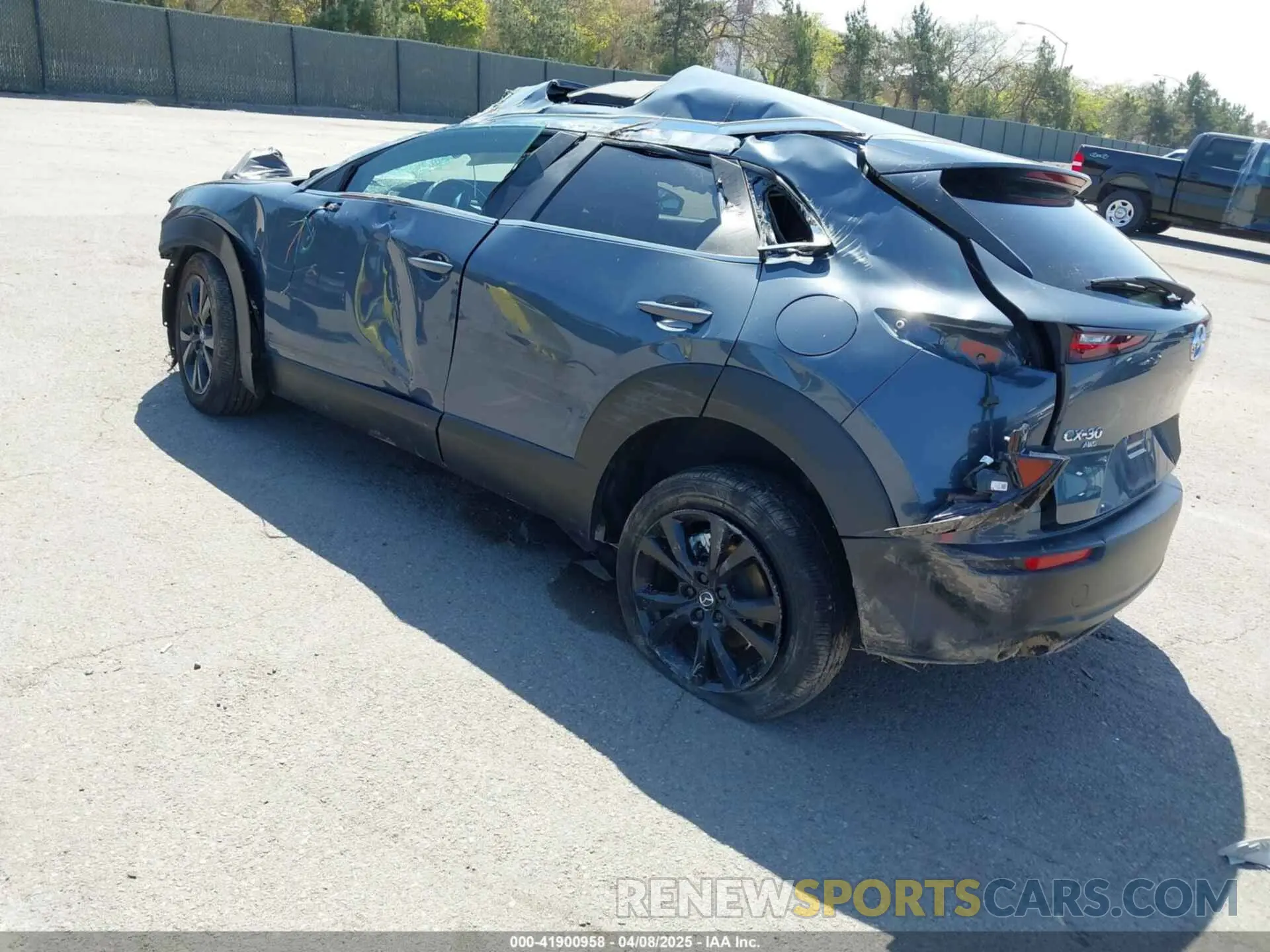 3 fotografías del automóvil dañado 3MVDMBCMXRM640631 MAZDA CX-30 2024