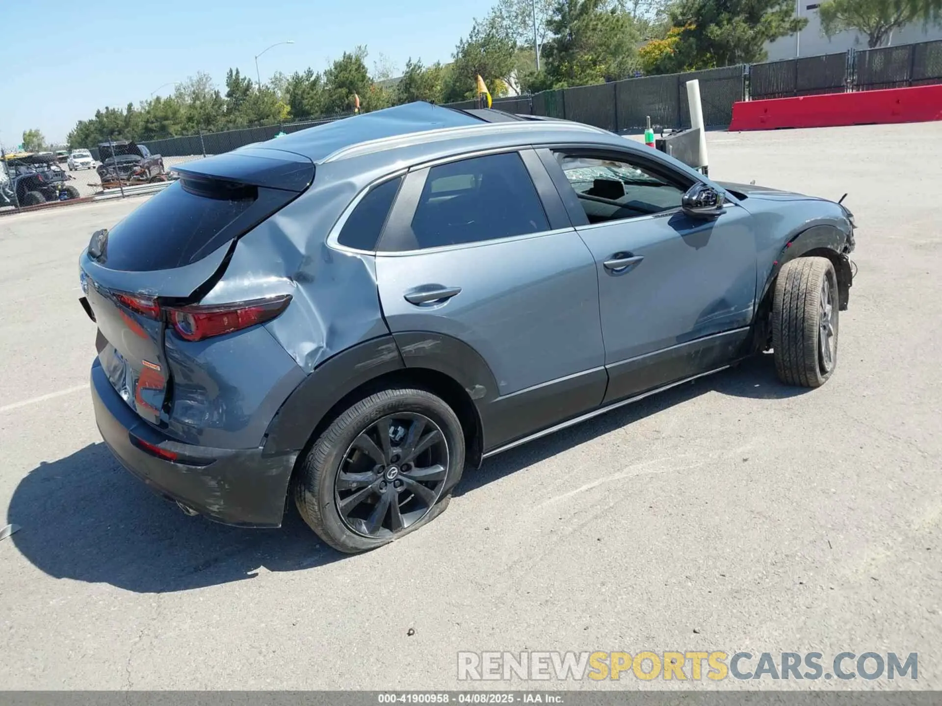 4 fotografías del automóvil dañado 3MVDMBCMXRM640631 MAZDA CX-30 2024