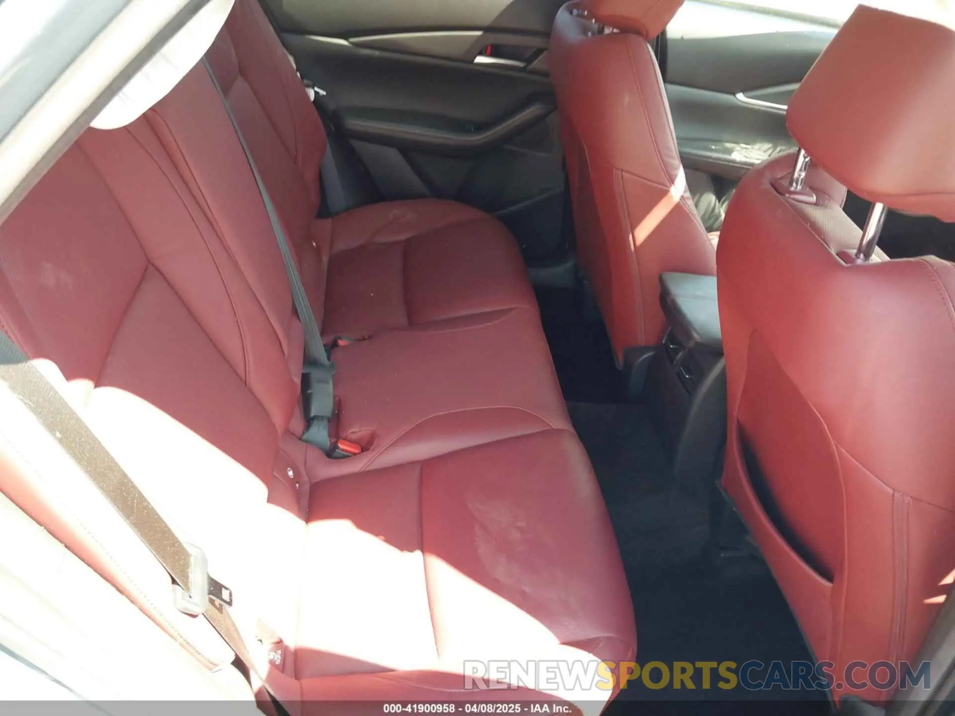 8 fotografías del automóvil dañado 3MVDMBCMXRM640631 MAZDA CX-30 2024