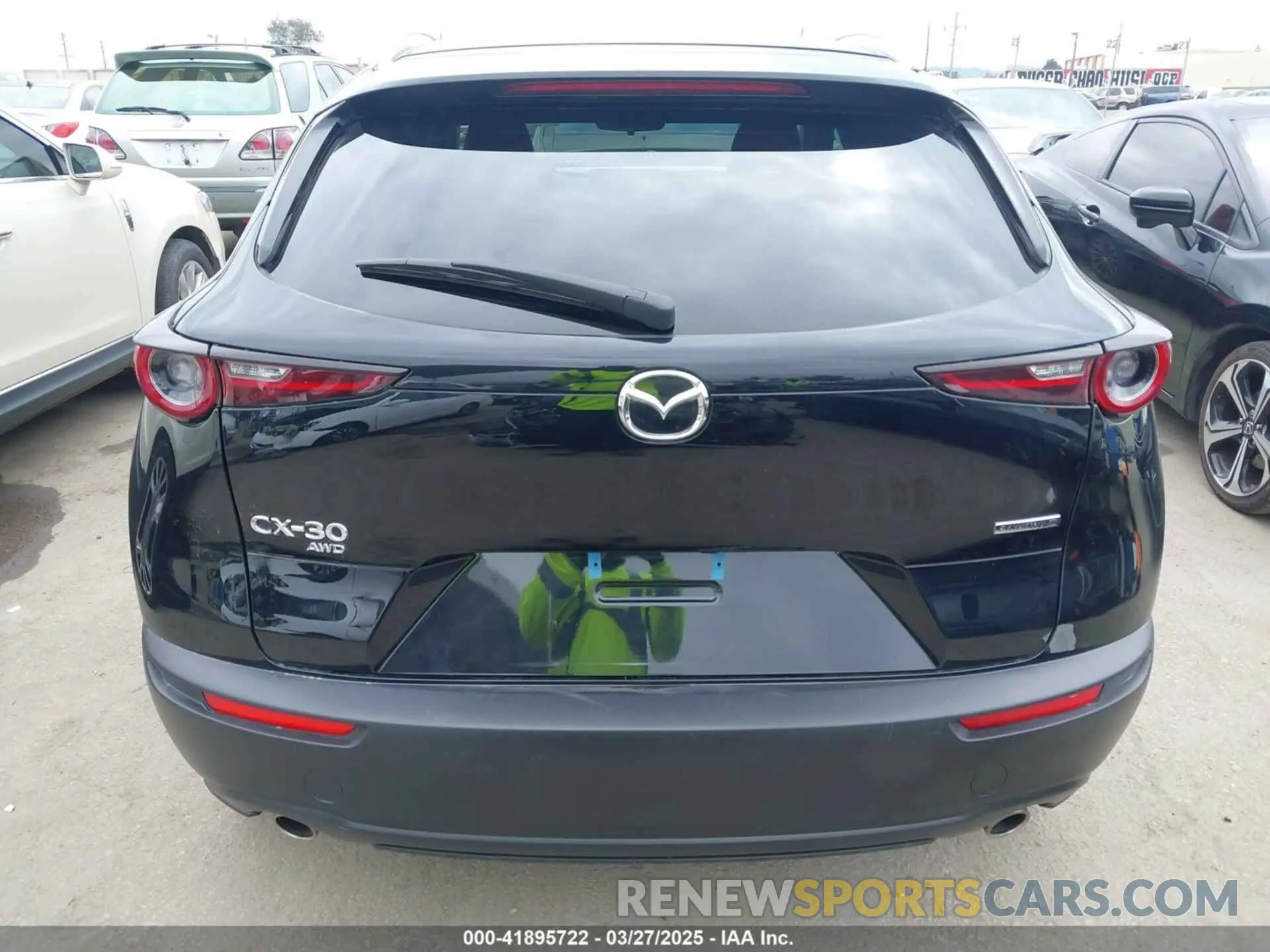 17 fotografías del automóvil dañado 3MVDMBCMXRM669336 MAZDA CX-30 2024