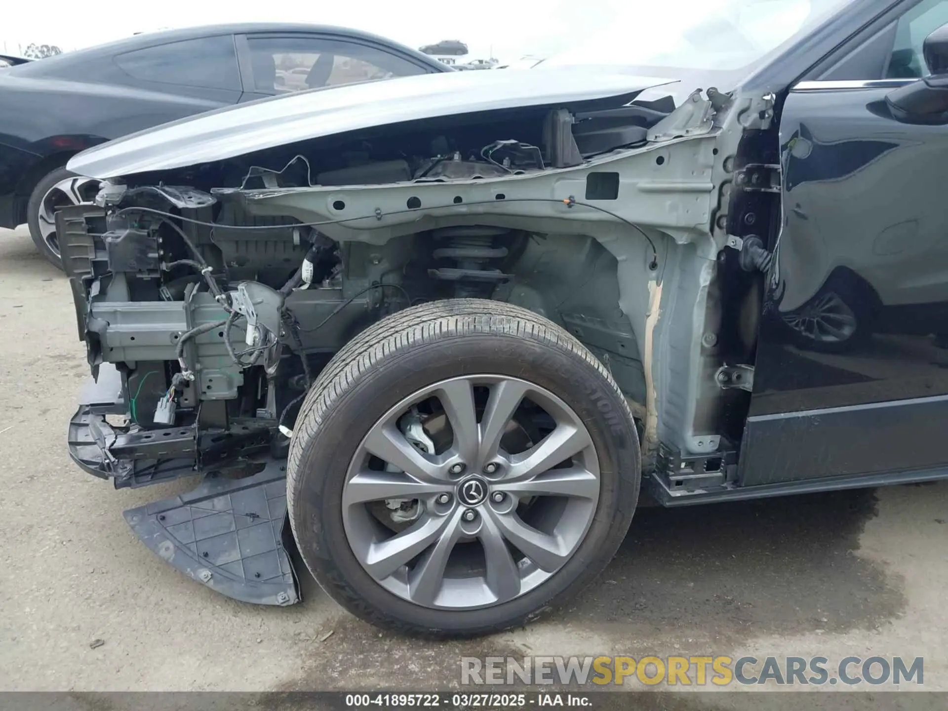 19 fotografías del automóvil dañado 3MVDMBCMXRM669336 MAZDA CX-30 2024