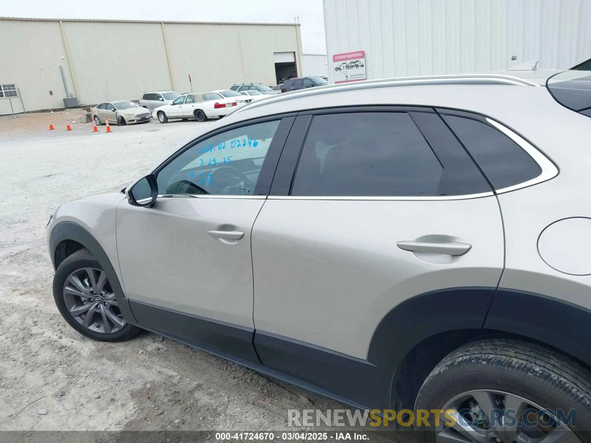 14 fotografías del automóvil dañado 3MVDMBDM1RM647840 MAZDA CX-30 2024