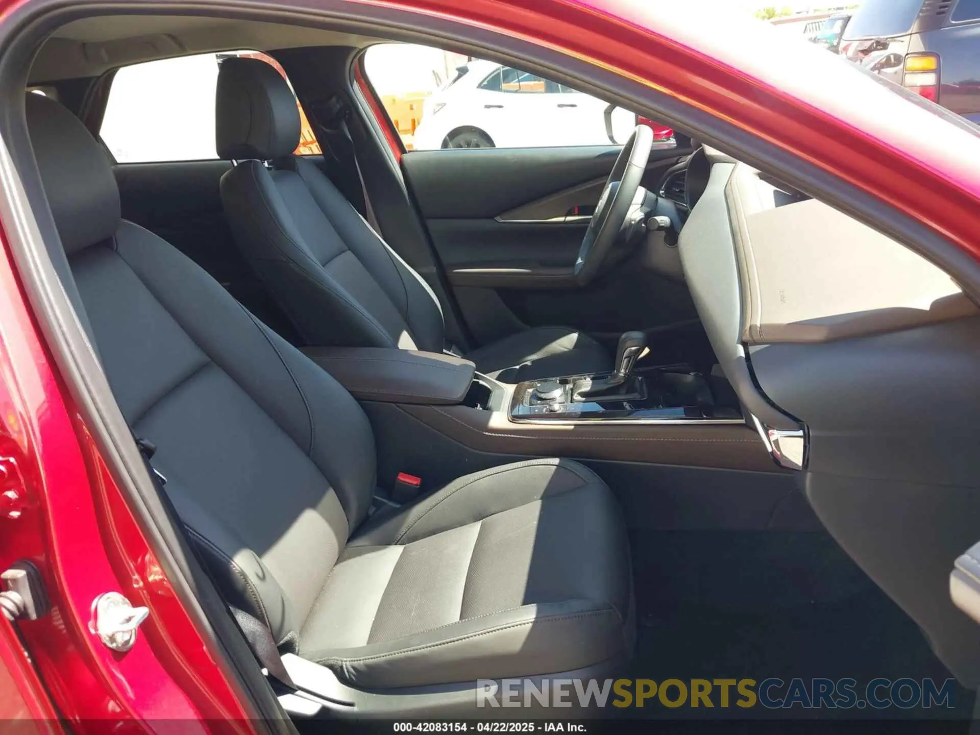 5 fotografías del automóvil dañado 3MVDMBDM2RM698179 MAZDA CX-30 2024