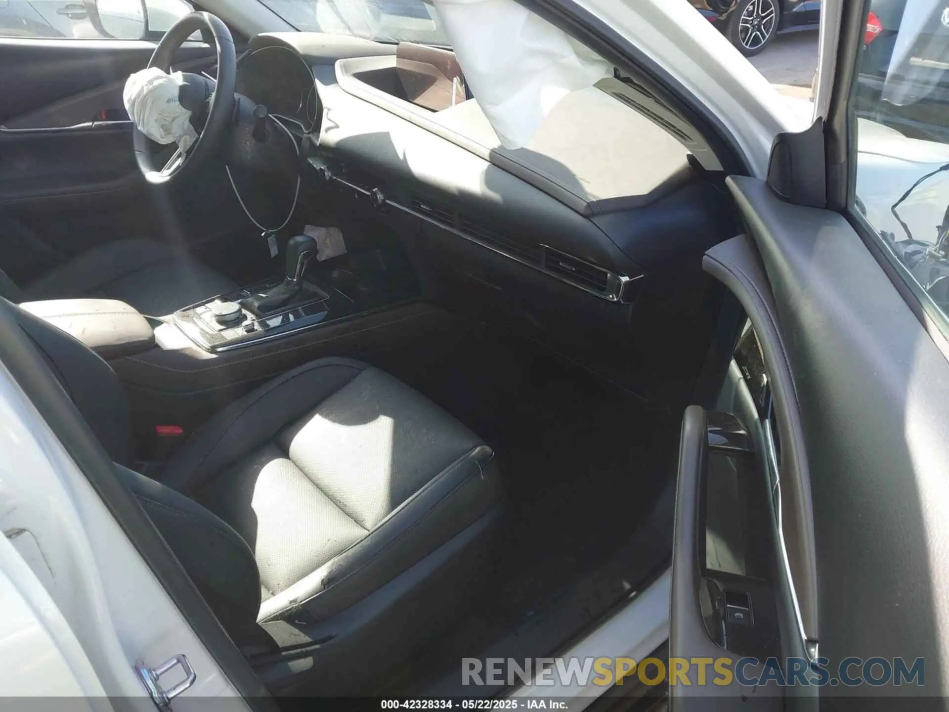 5 fotografías del automóvil dañado 3MVDMBDM4RM616159 MAZDA CX-30 2024