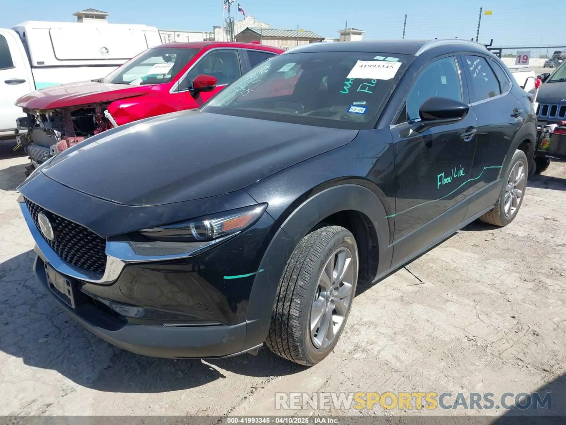 2 fotografías del automóvil dañado 3MVDMBDM4RM651543 MAZDA CX-30 2024