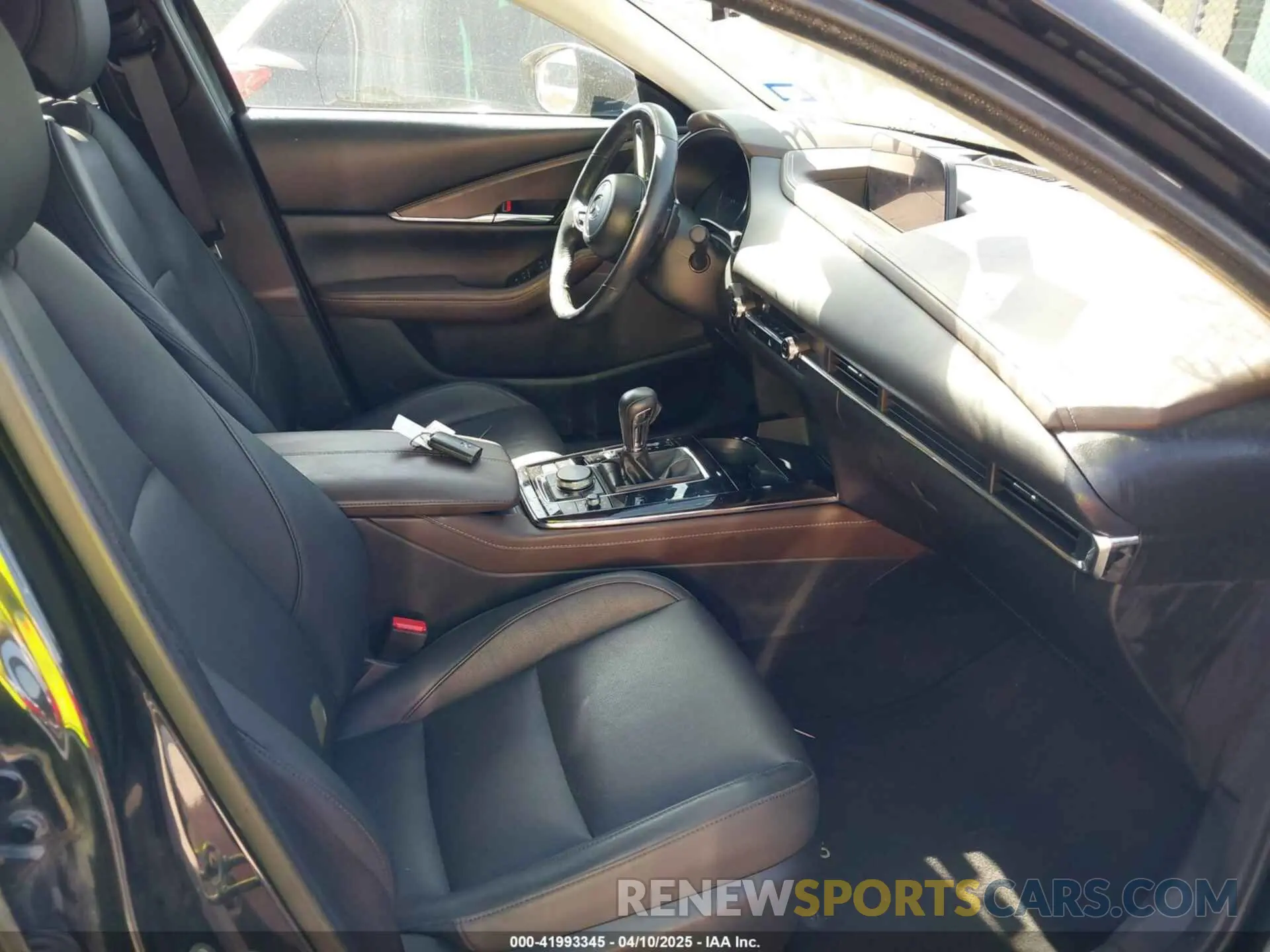 5 fotografías del automóvil dañado 3MVDMBDM4RM651543 MAZDA CX-30 2024