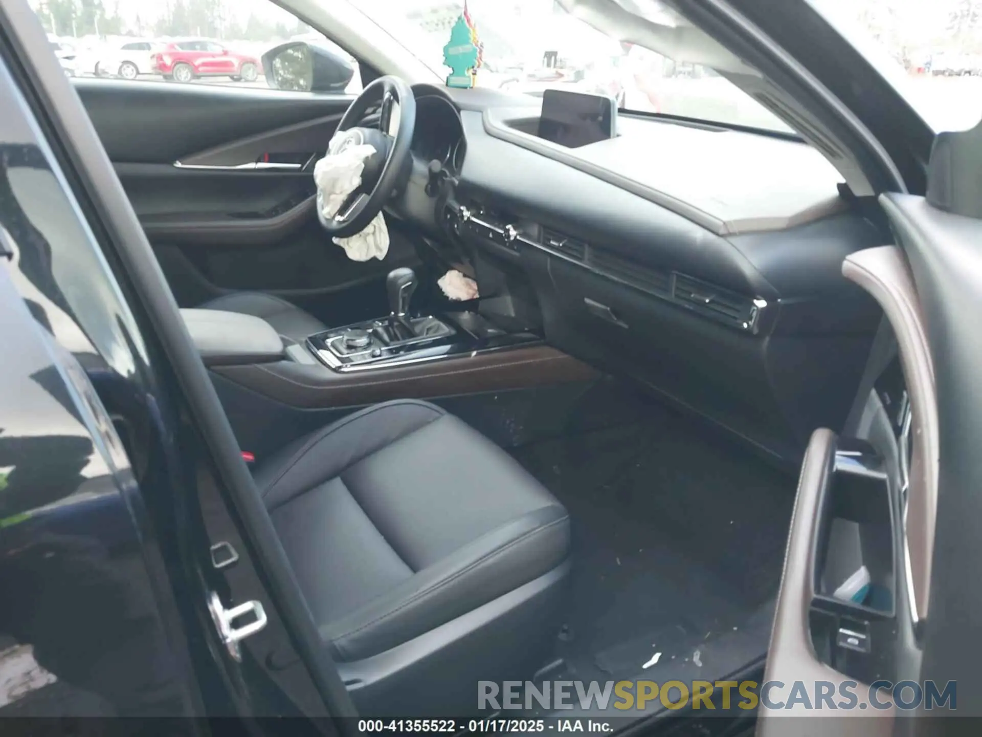 5 fotografías del automóvil dañado 3MVDMBEY7RM662229 MAZDA CX-30 2024
