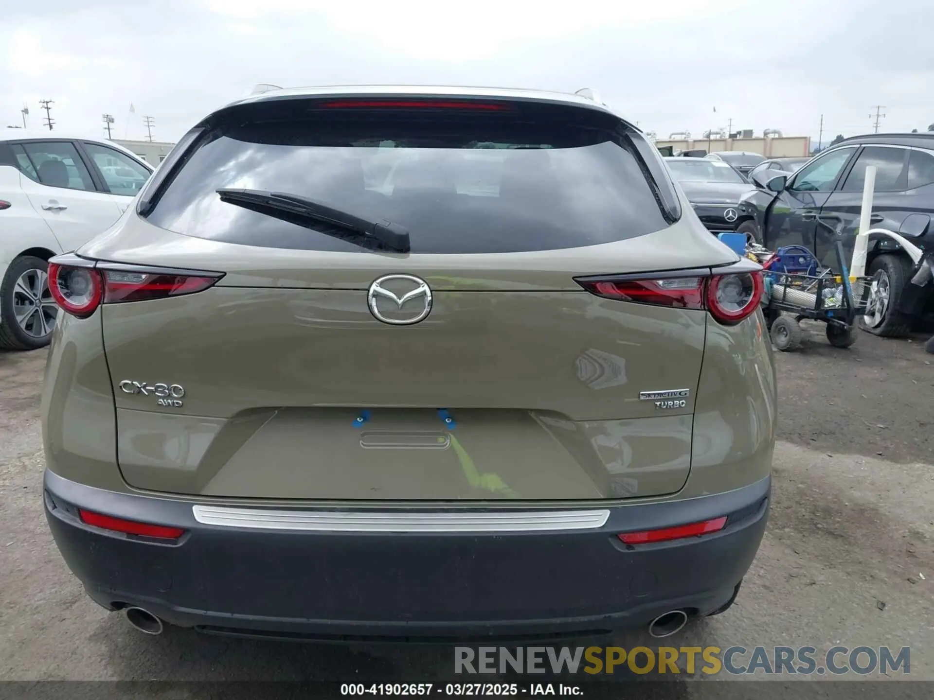 16 fotografías del automóvil dañado 3MVDMBXY5RM714101 MAZDA CX-30 2024