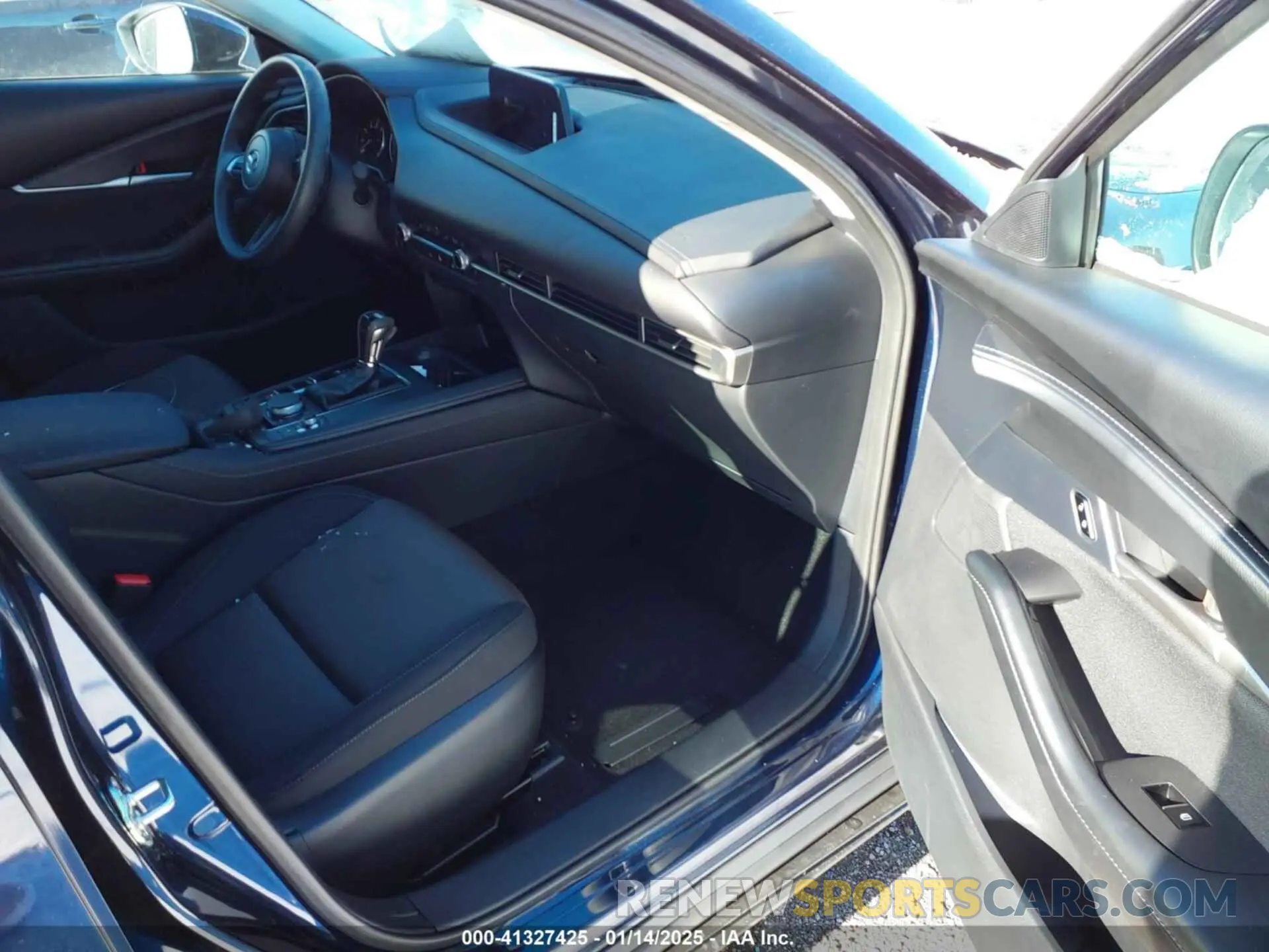 5 fotografías del automóvil dañado 3MVDMBAM6SM763738 MAZDA CX-30 2025