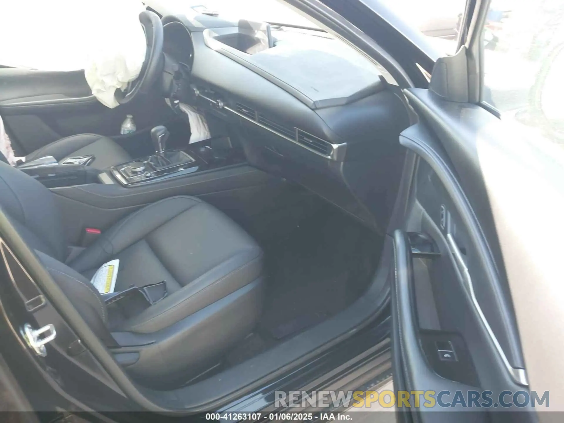 5 fotografías del automóvil dañado 3MVDMBBM0SM760087 MAZDA CX-30 2025