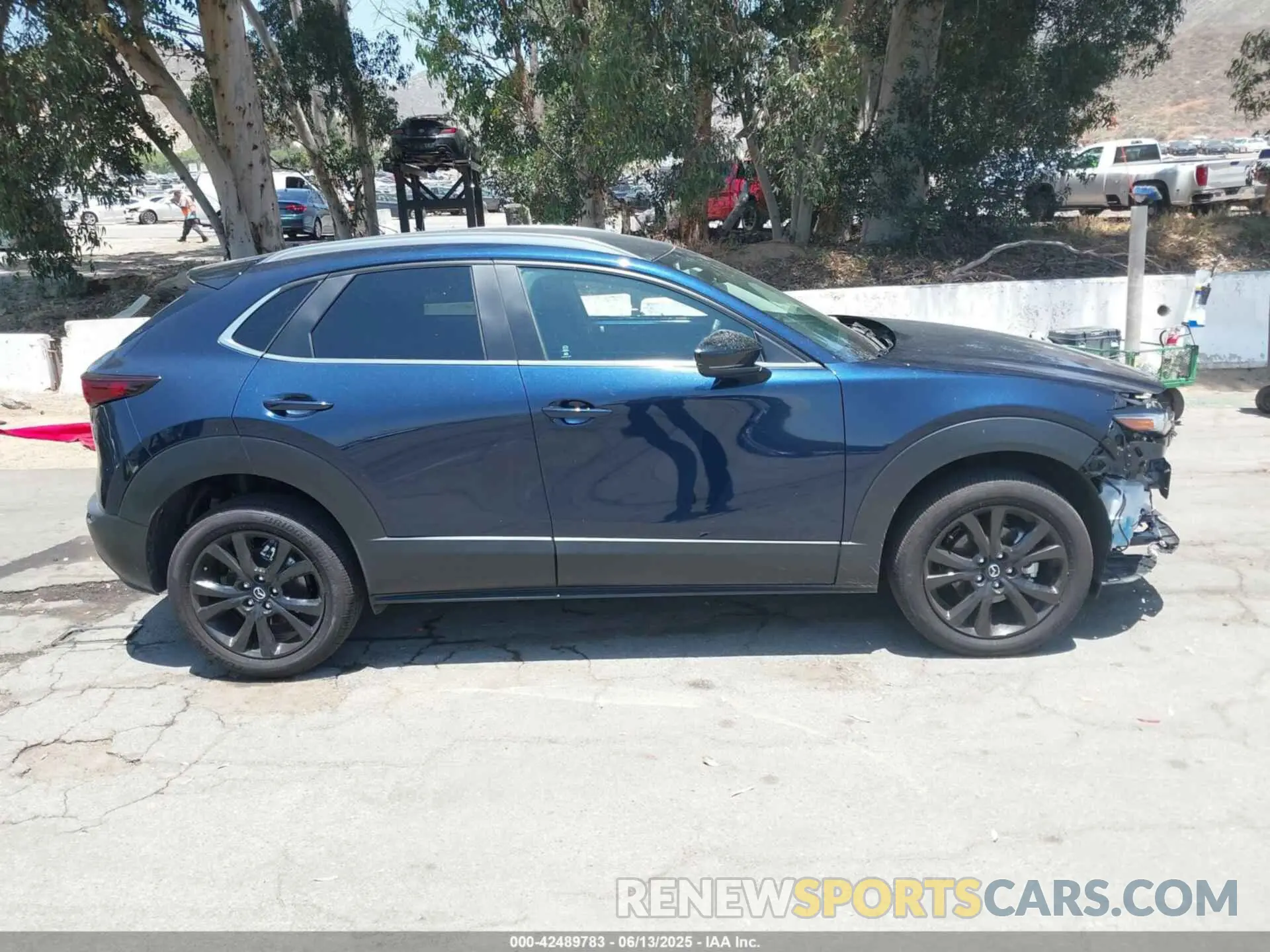 14 fotografías del automóvil dañado 3MVDMBBM1SM792238 MAZDA CX-30 2025