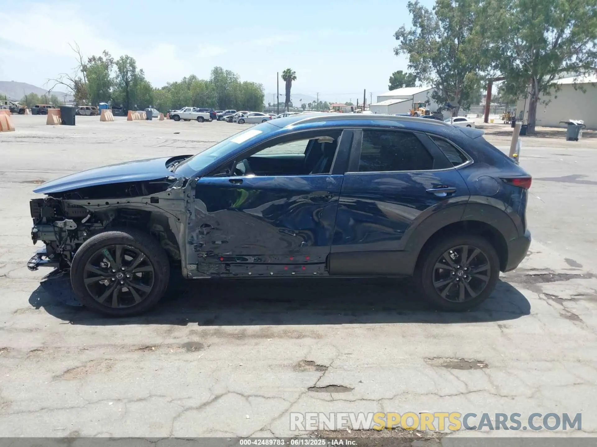 15 fotografías del automóvil dañado 3MVDMBBM1SM792238 MAZDA CX-30 2025