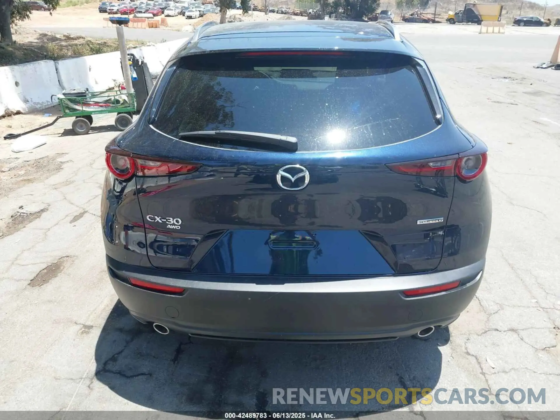17 fotografías del automóvil dañado 3MVDMBBM1SM792238 MAZDA CX-30 2025