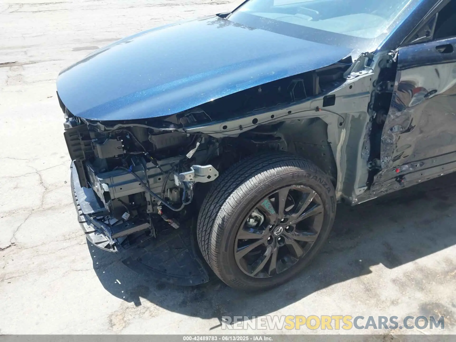 18 fotografías del automóvil dañado 3MVDMBBM1SM792238 MAZDA CX-30 2025